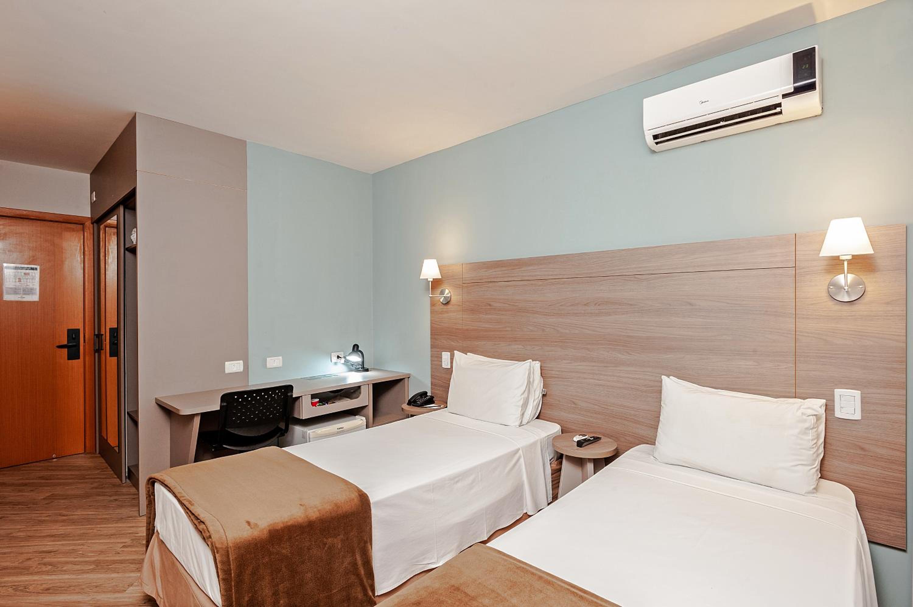 Standard Twin Room - Photo 2