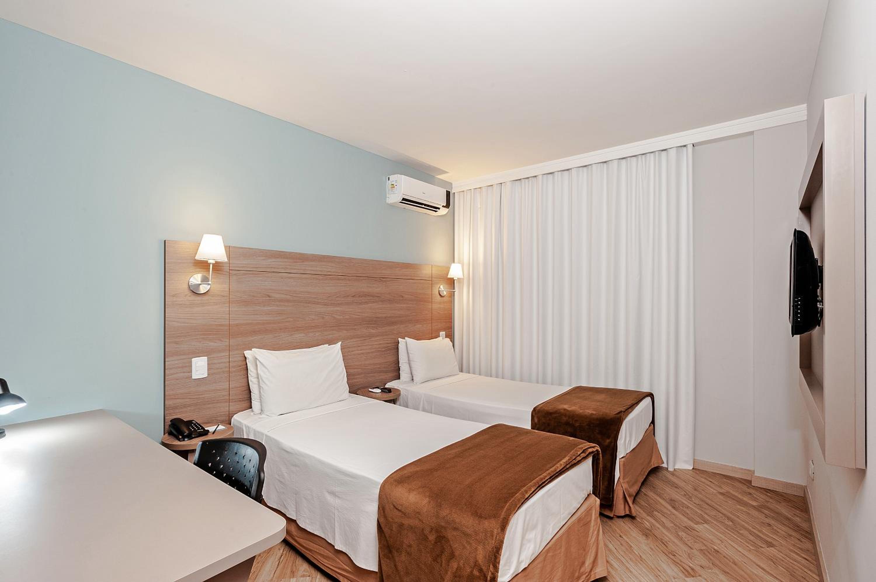 Standard Twin Room - Photo 3