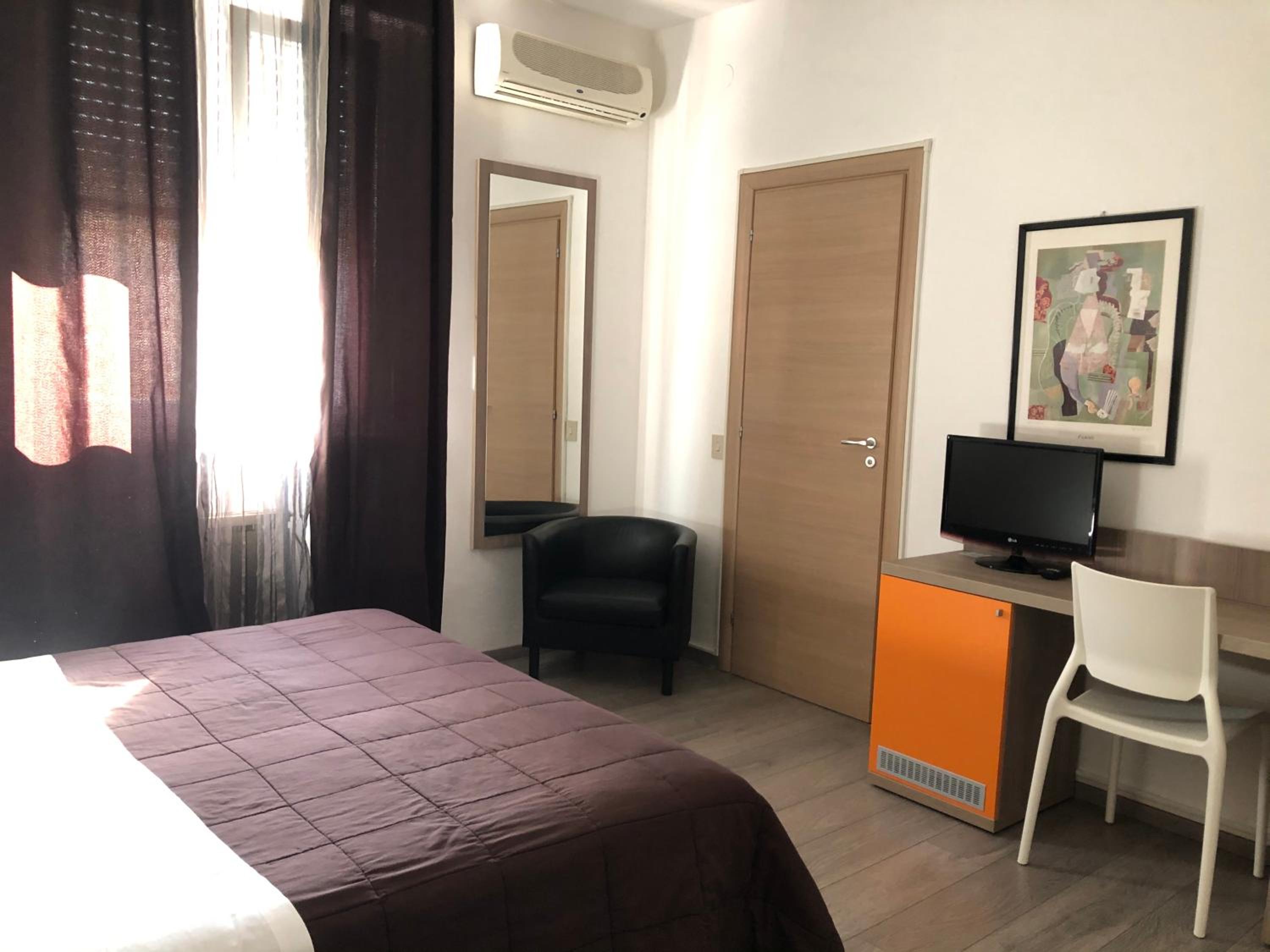 Double or Twin Room photo 3