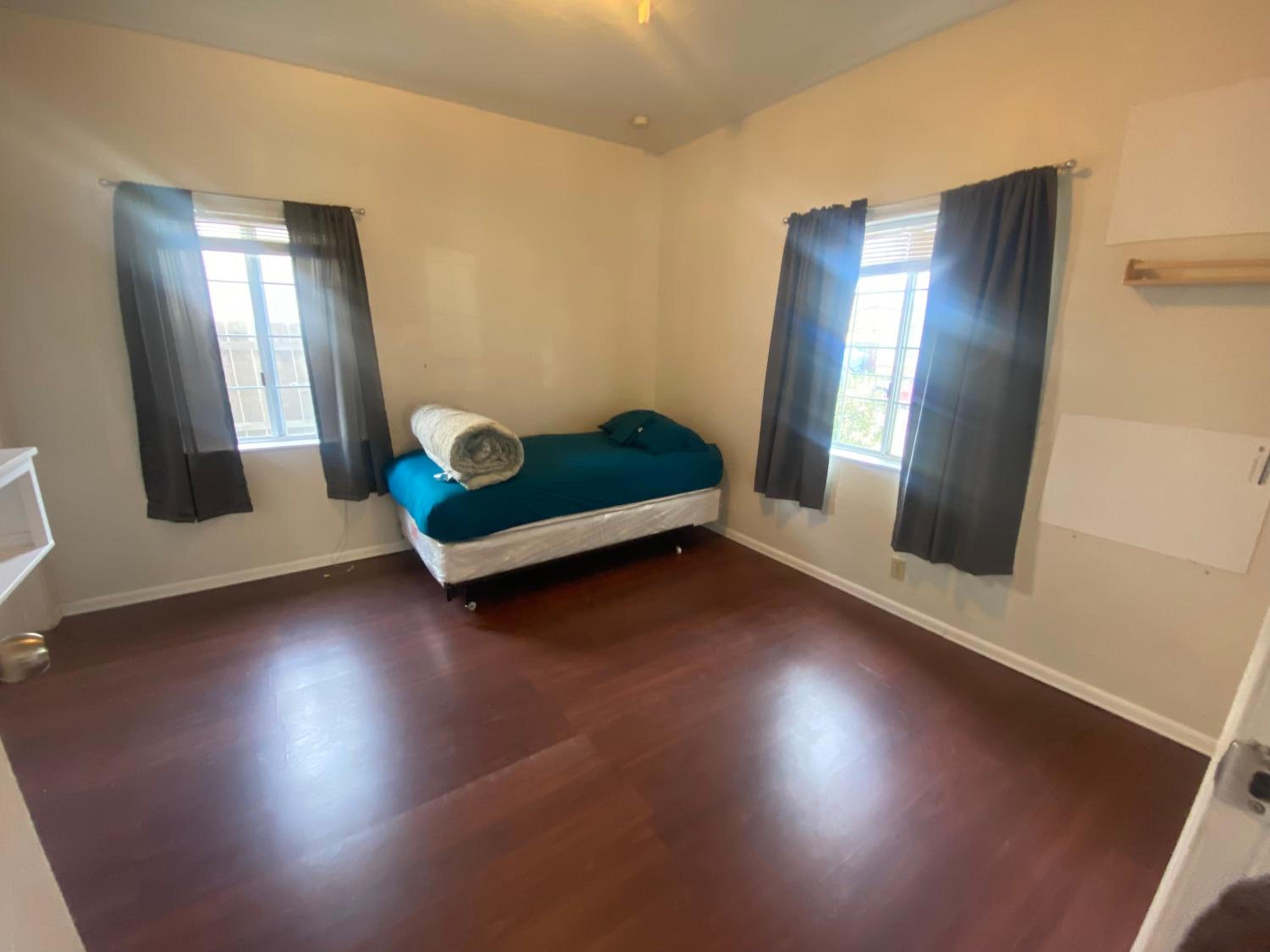 Twin Room With Shared Bathroom photo 1
