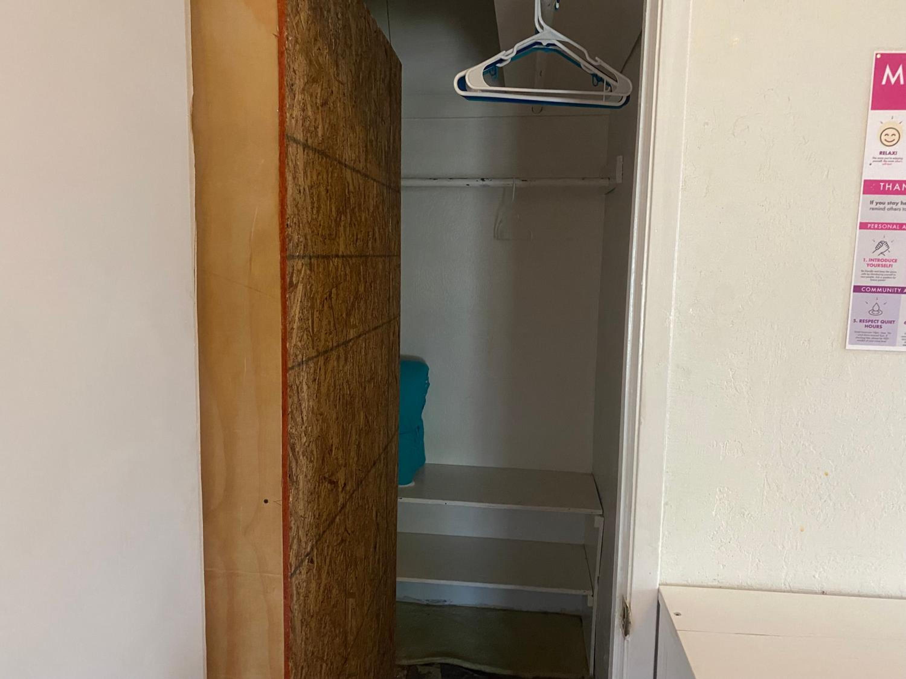 Twin Room With Shared Bathroom photo 3