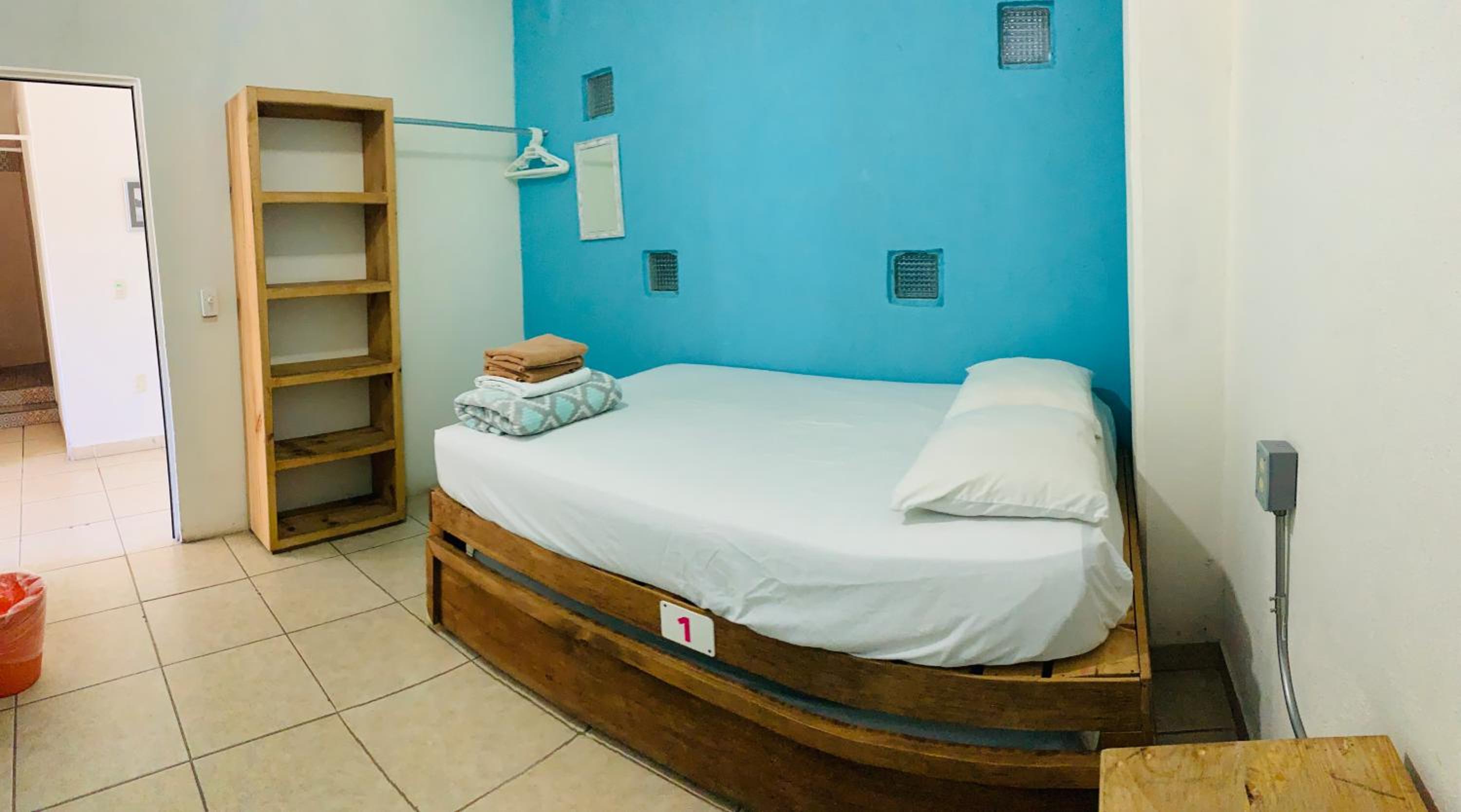 Basic Triple Room with Shared Bathroom photo 2