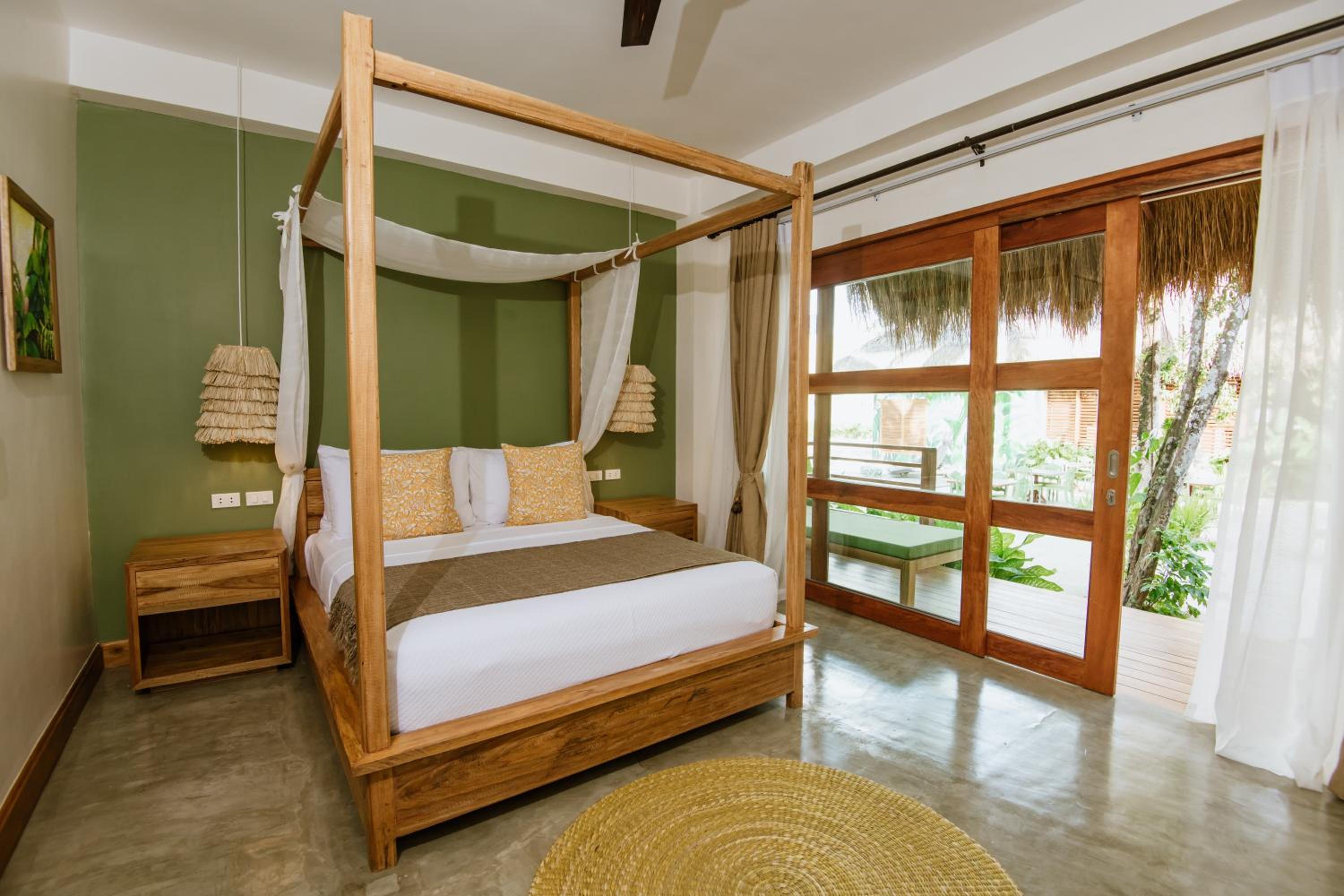 Deluxe Double Room with Balcony - Photo 11