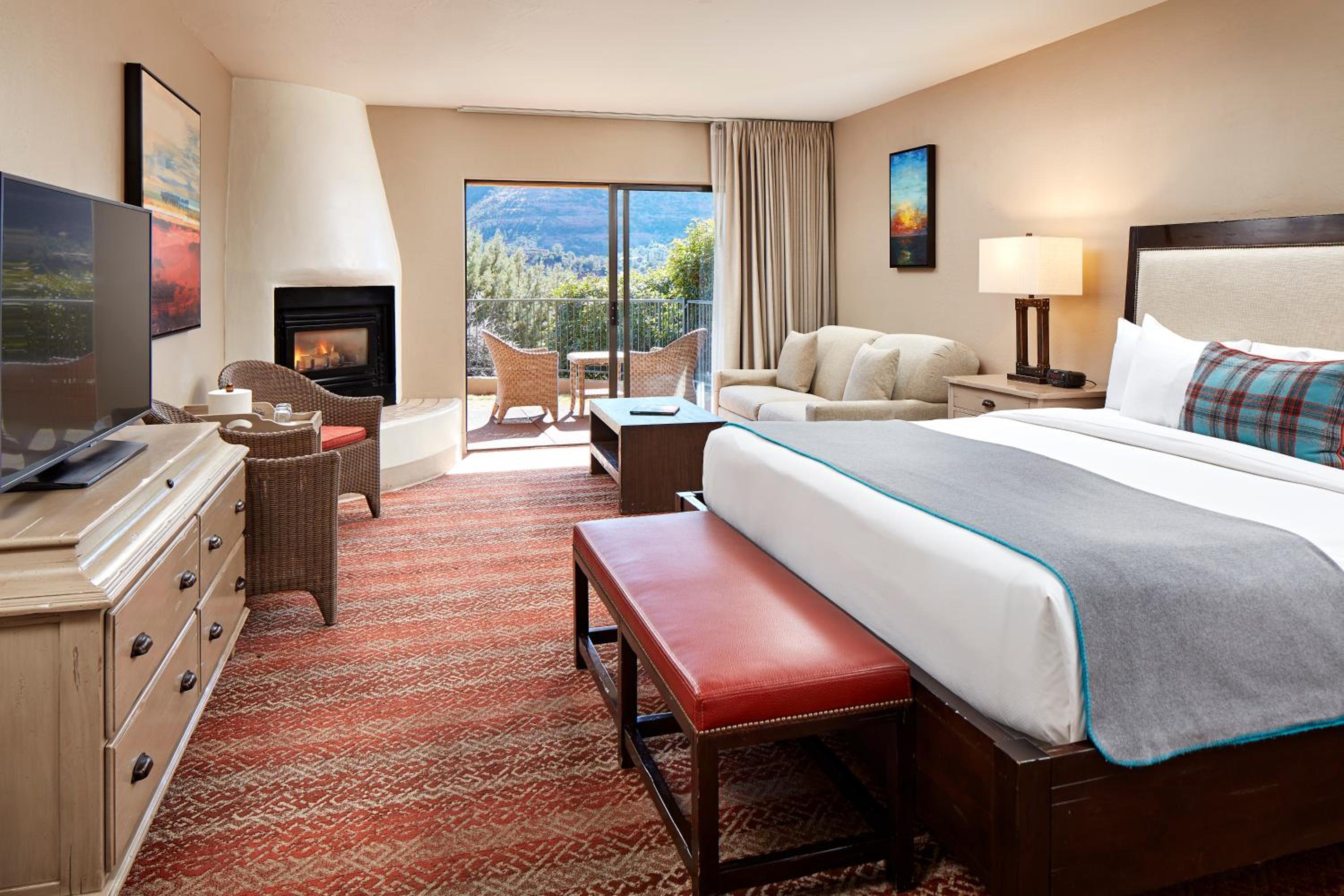 Red Rock Deluxe King Jr. Suite photo 1