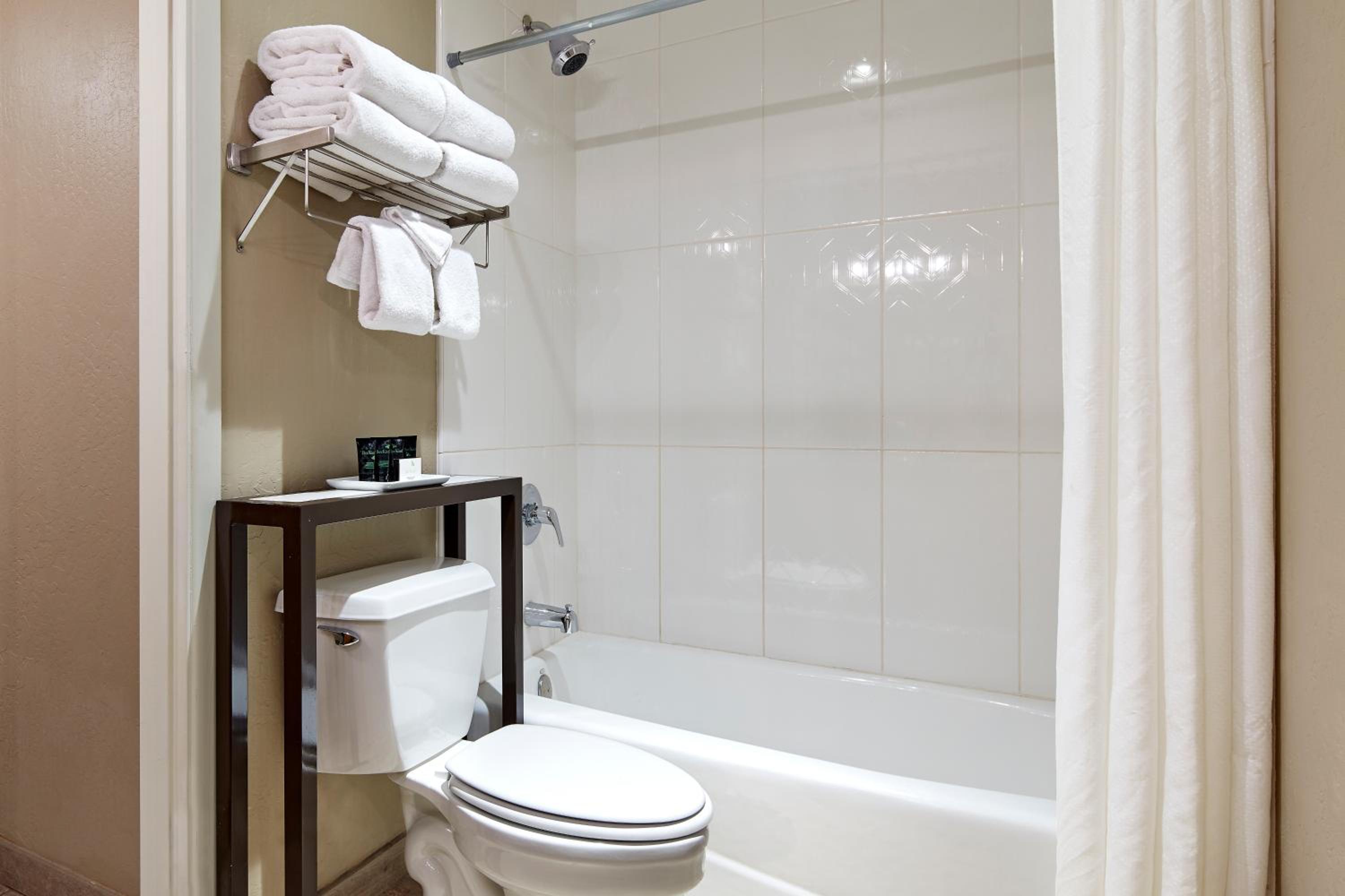 Red Rock Deluxe Two Queen Jr. Suite photo 2