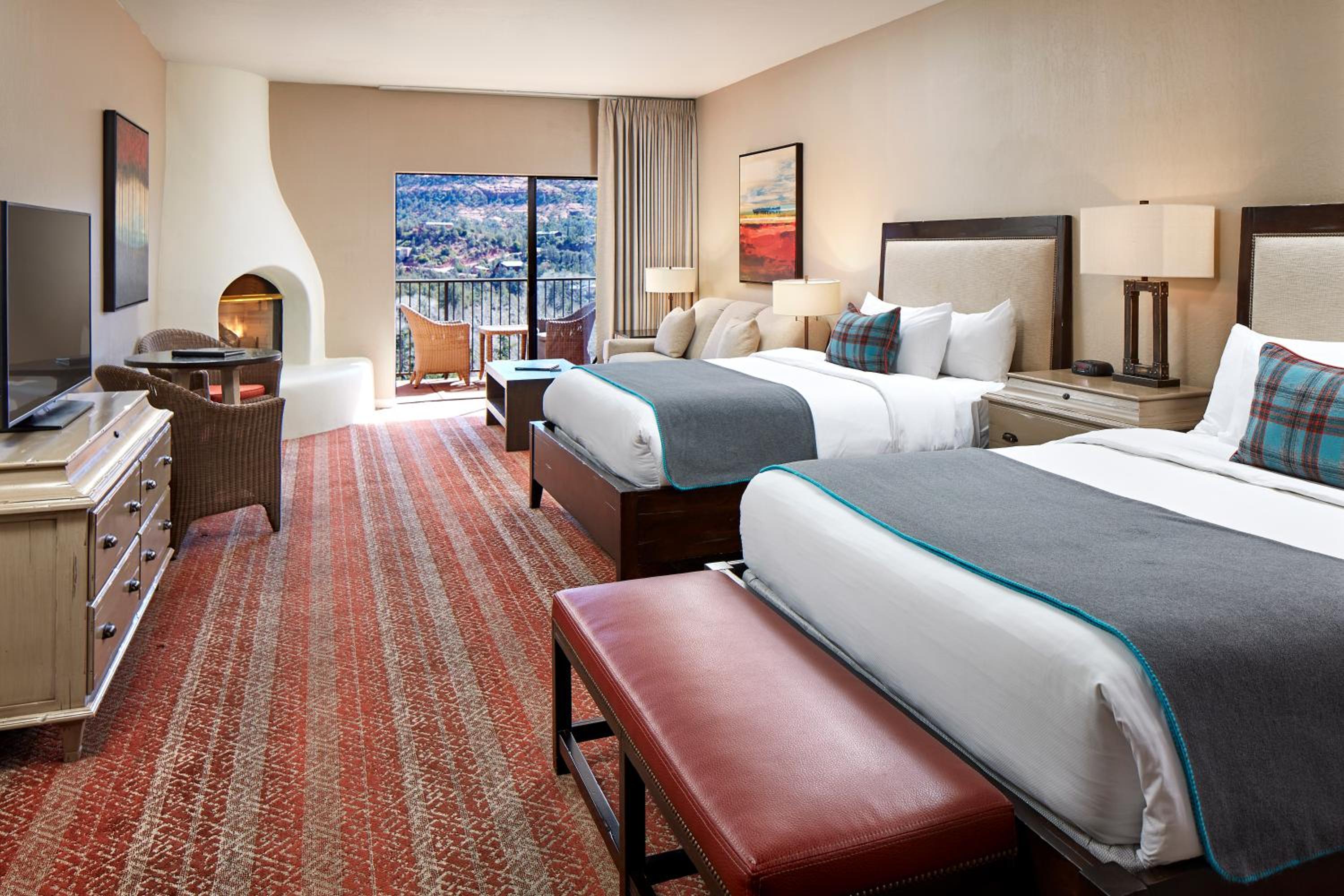 Red Rock Deluxe Two Queen Jr. Suite photo 1