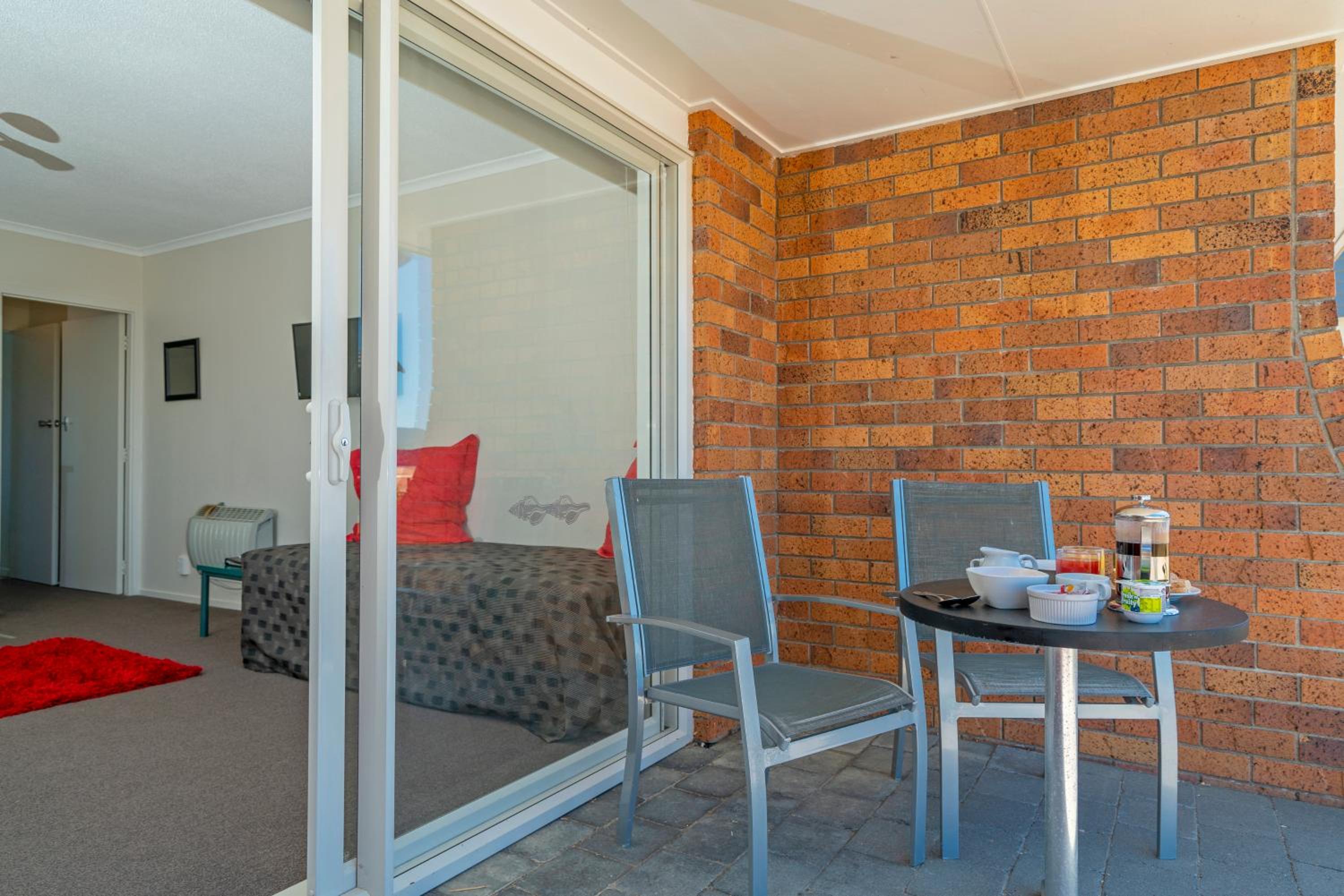 One-Bedroom Suite with Sea View photo 3