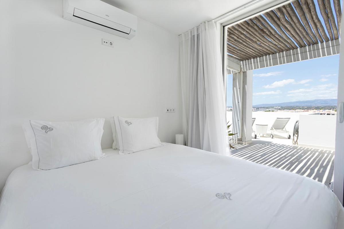 One Bedroom Duplex Apartment with Balcony