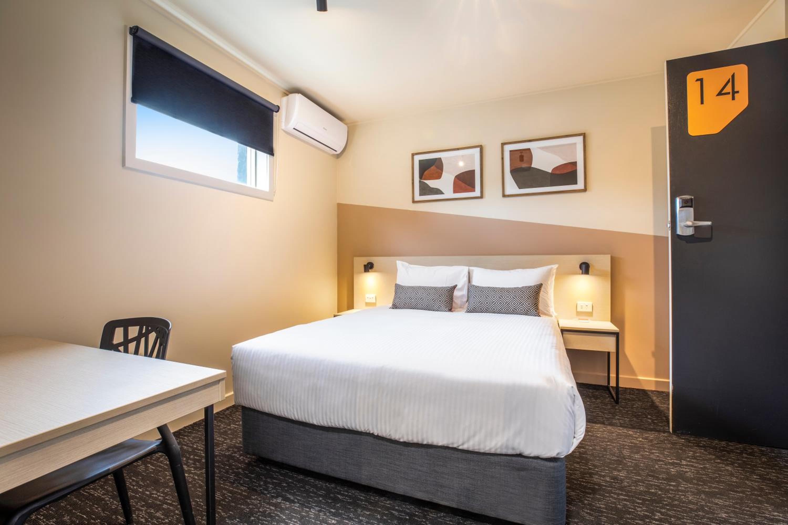Small Double Room - Photo 3