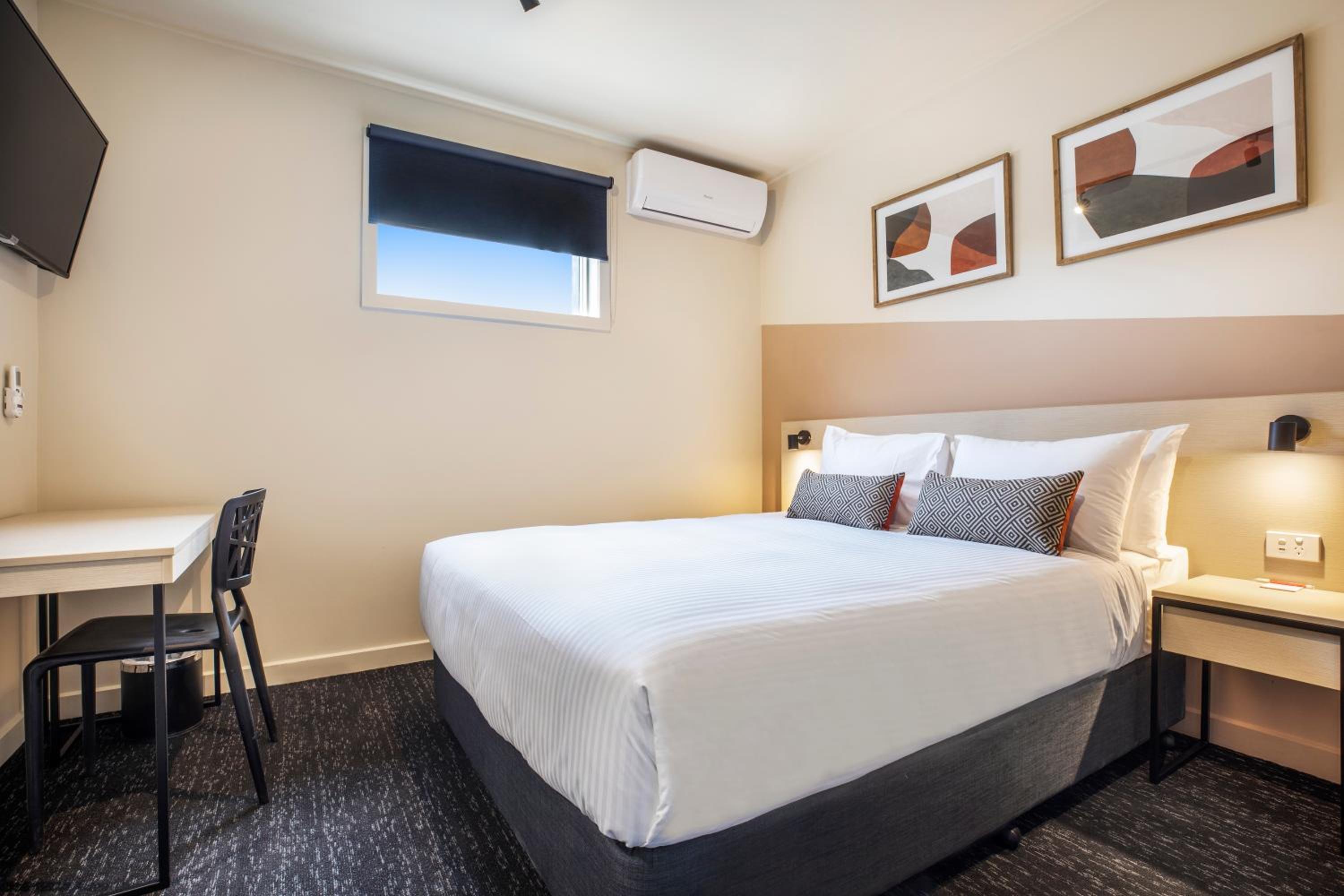 Small Double Room - Photo 2