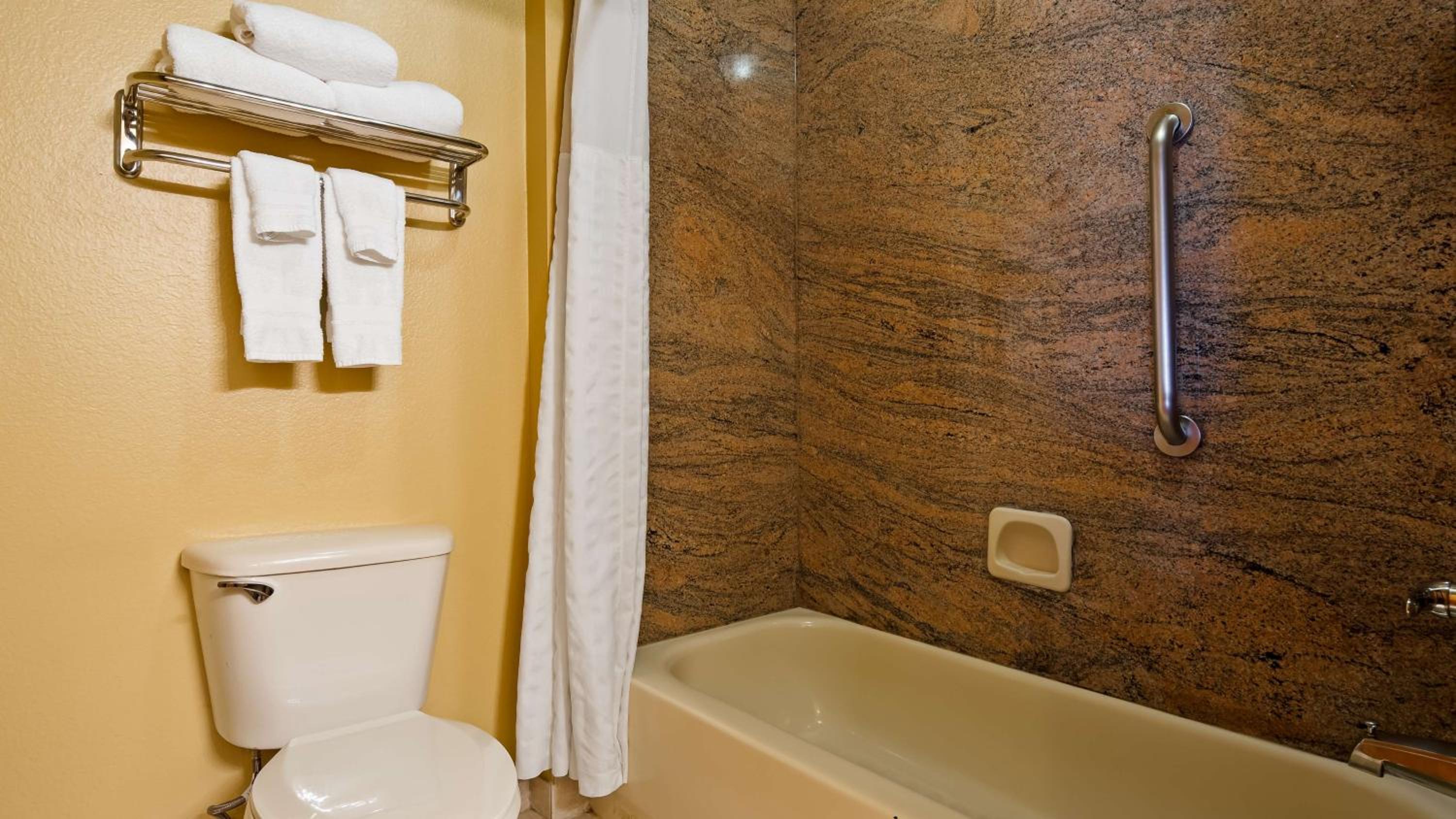 King Room - Non-Smoking - Photo 5