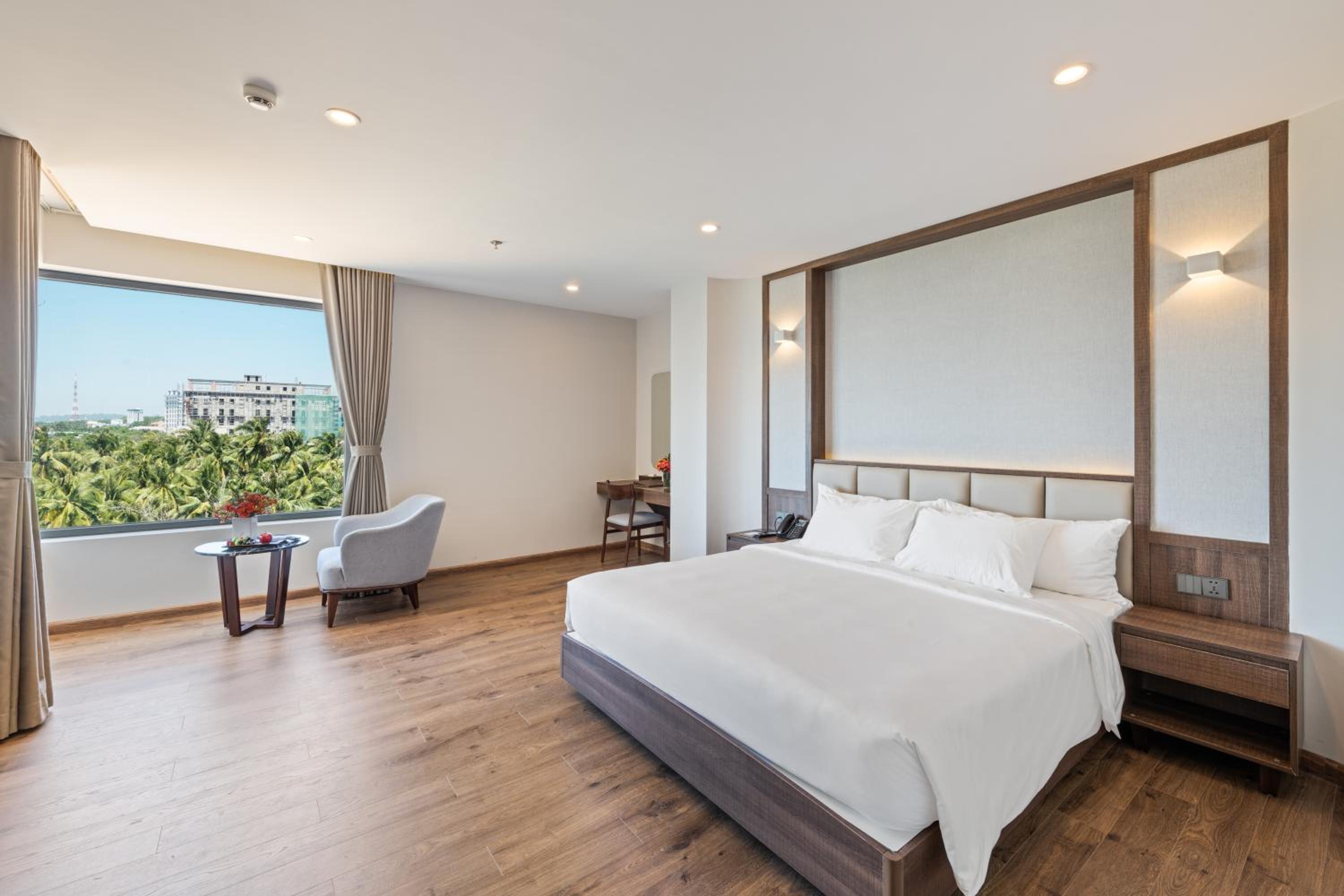 Deluxe King Ocean Partial View - Photo 7