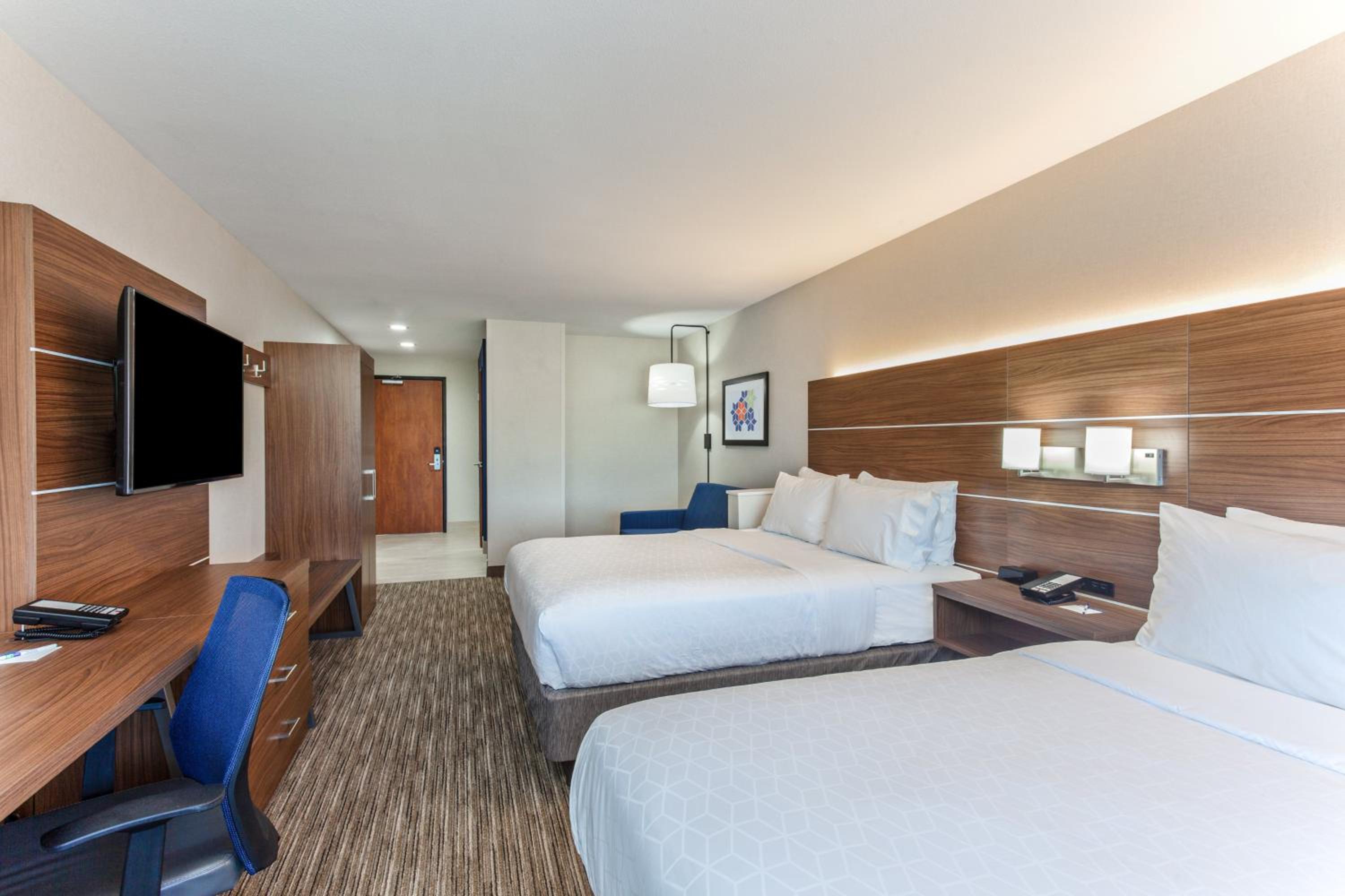 Queen Room with Two Queen Beds and Sofa Bed - Photo 1