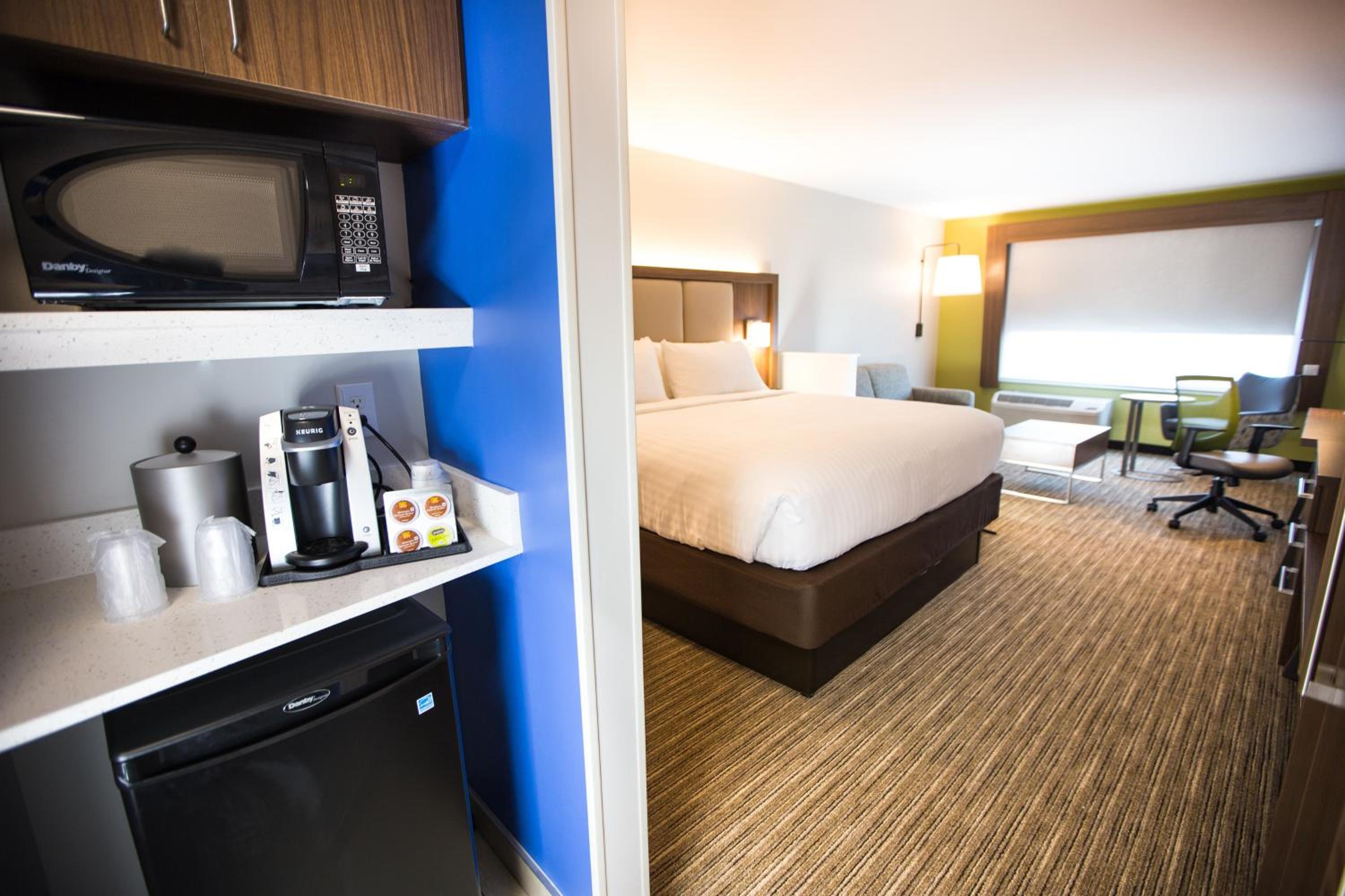 Standard King Room photo 3
