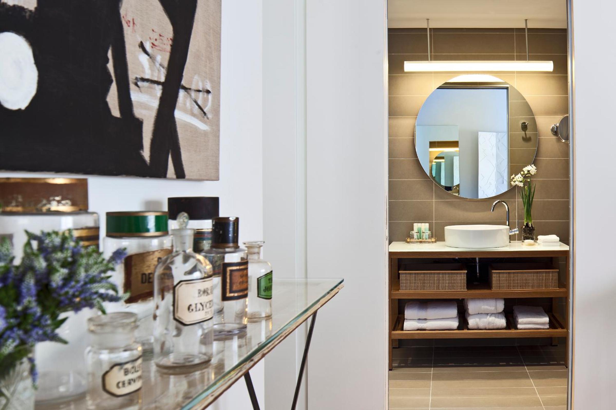 Suite - Photo 5