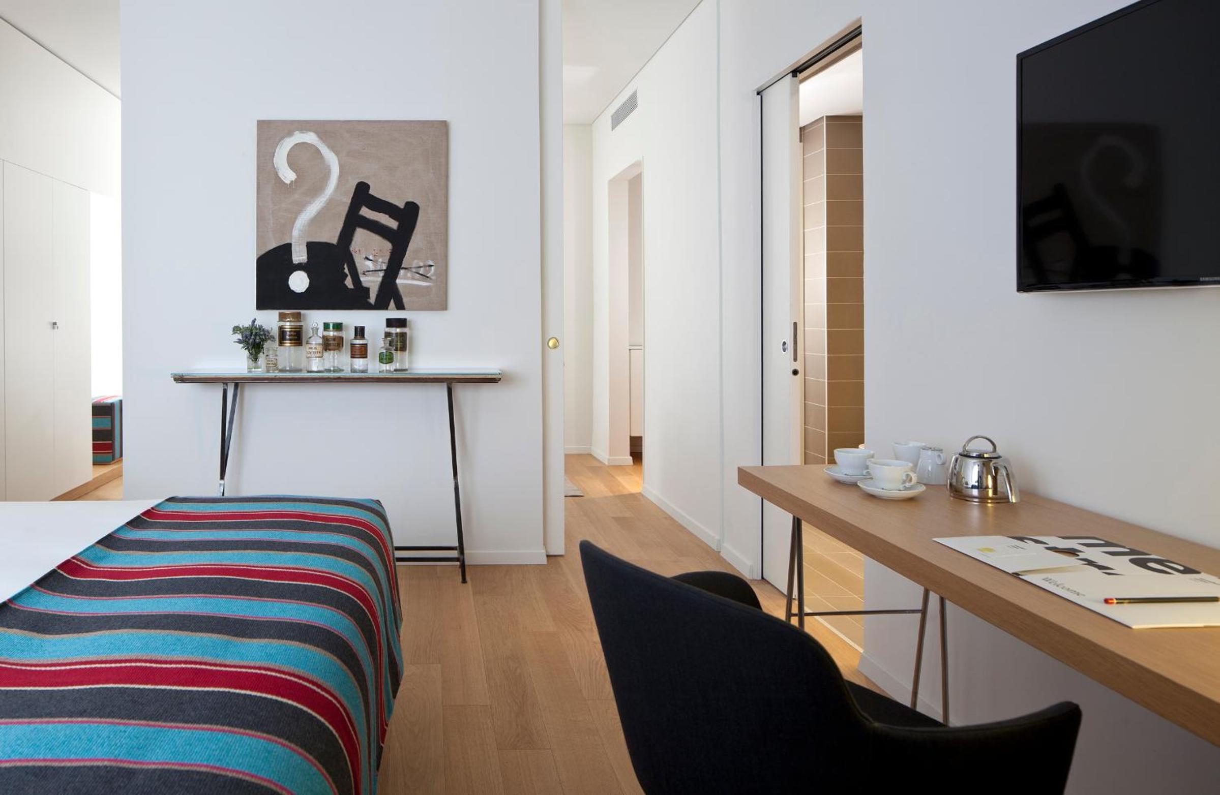 Suite - Photo 1