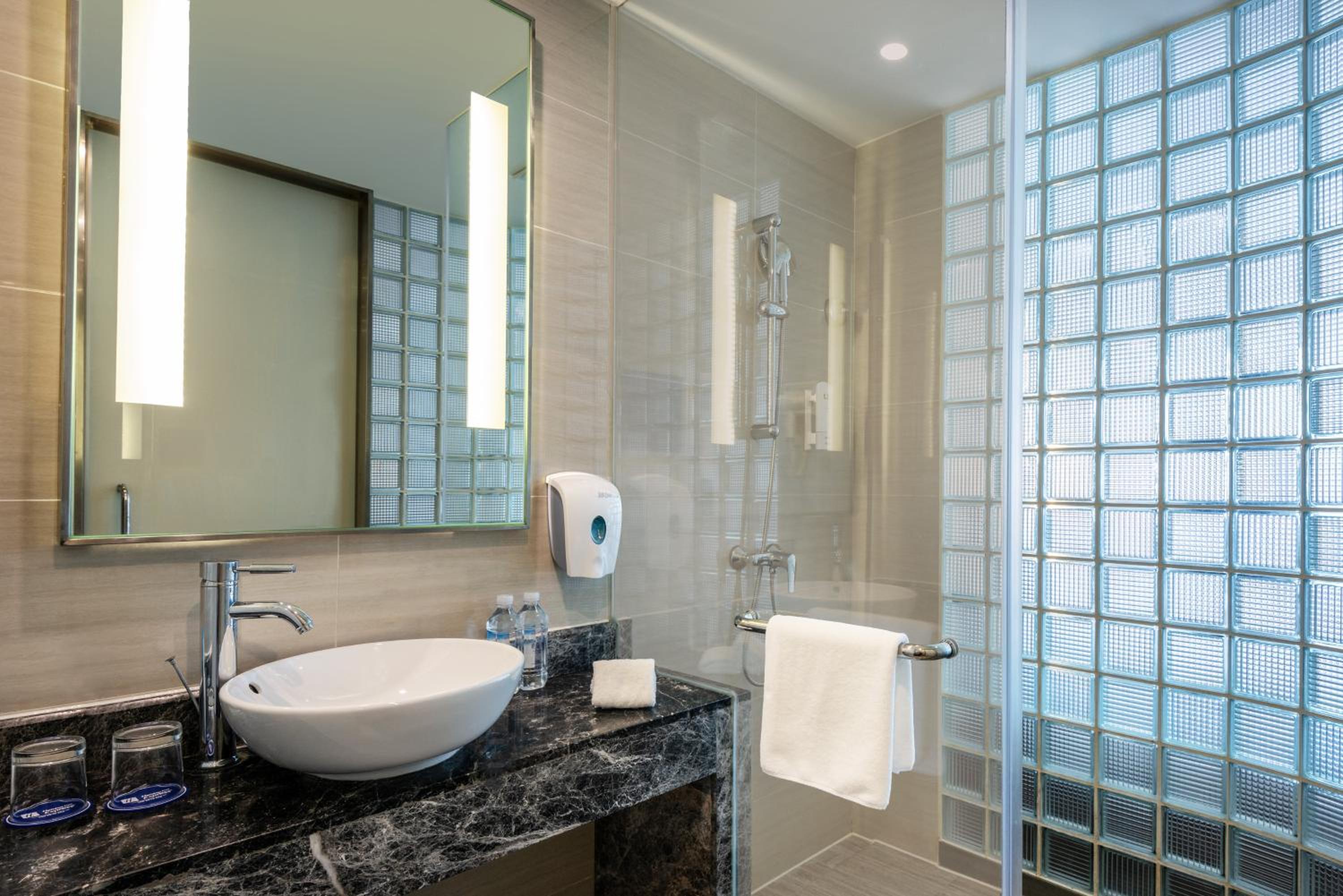 Standard Queen Room - Disability Access