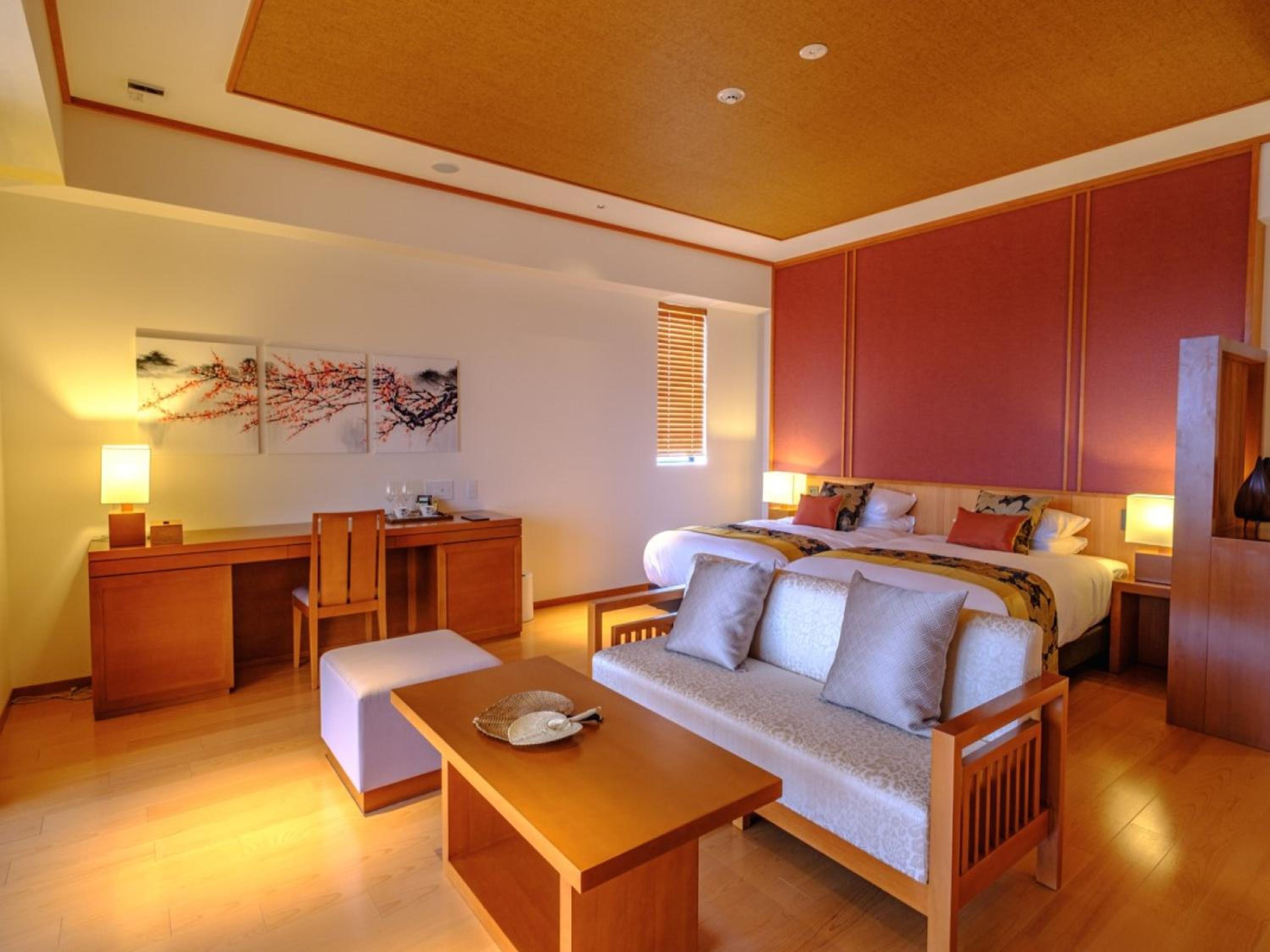 Villa with Private Pool - Photo 9