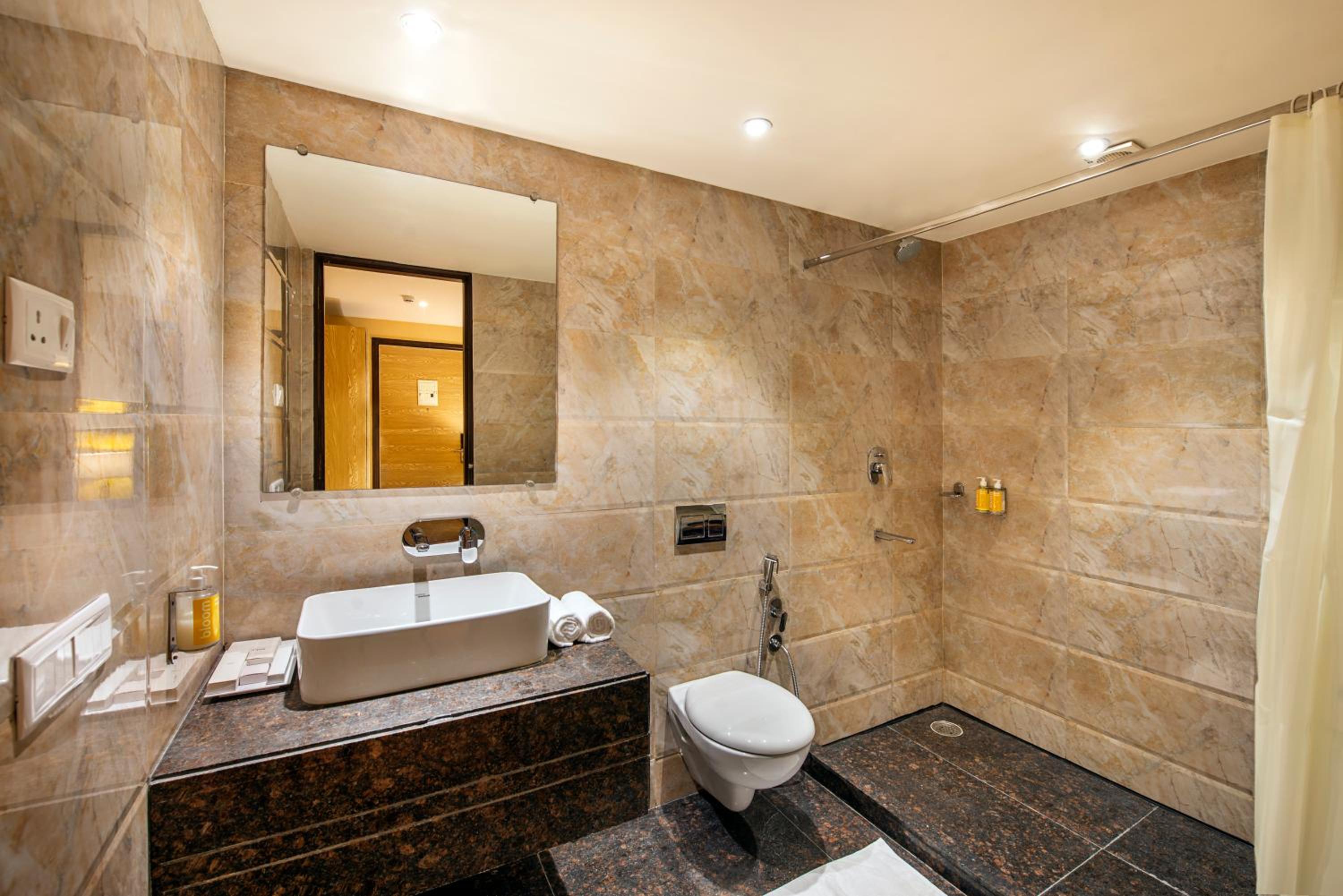 Standard Twin Room - Photo 2