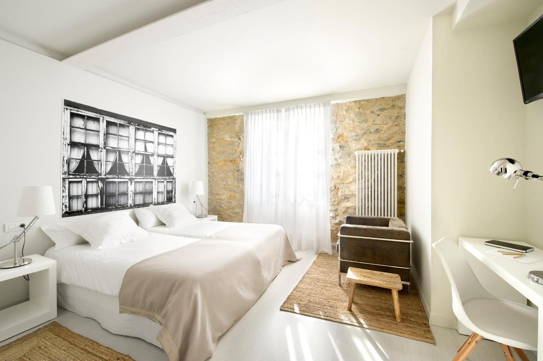 Double or Twin Room - Photo 3