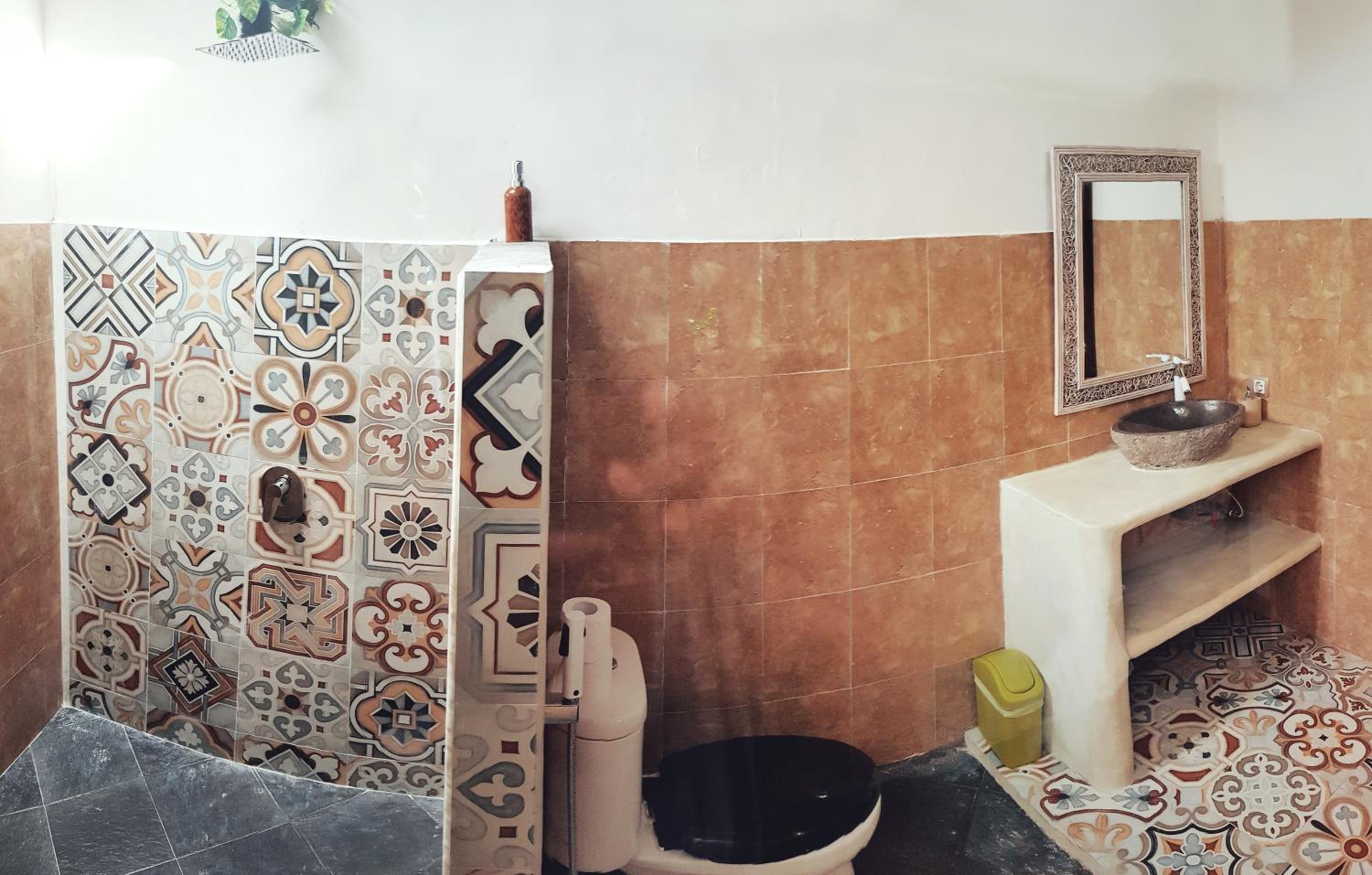 Large Double Room - Photo 9