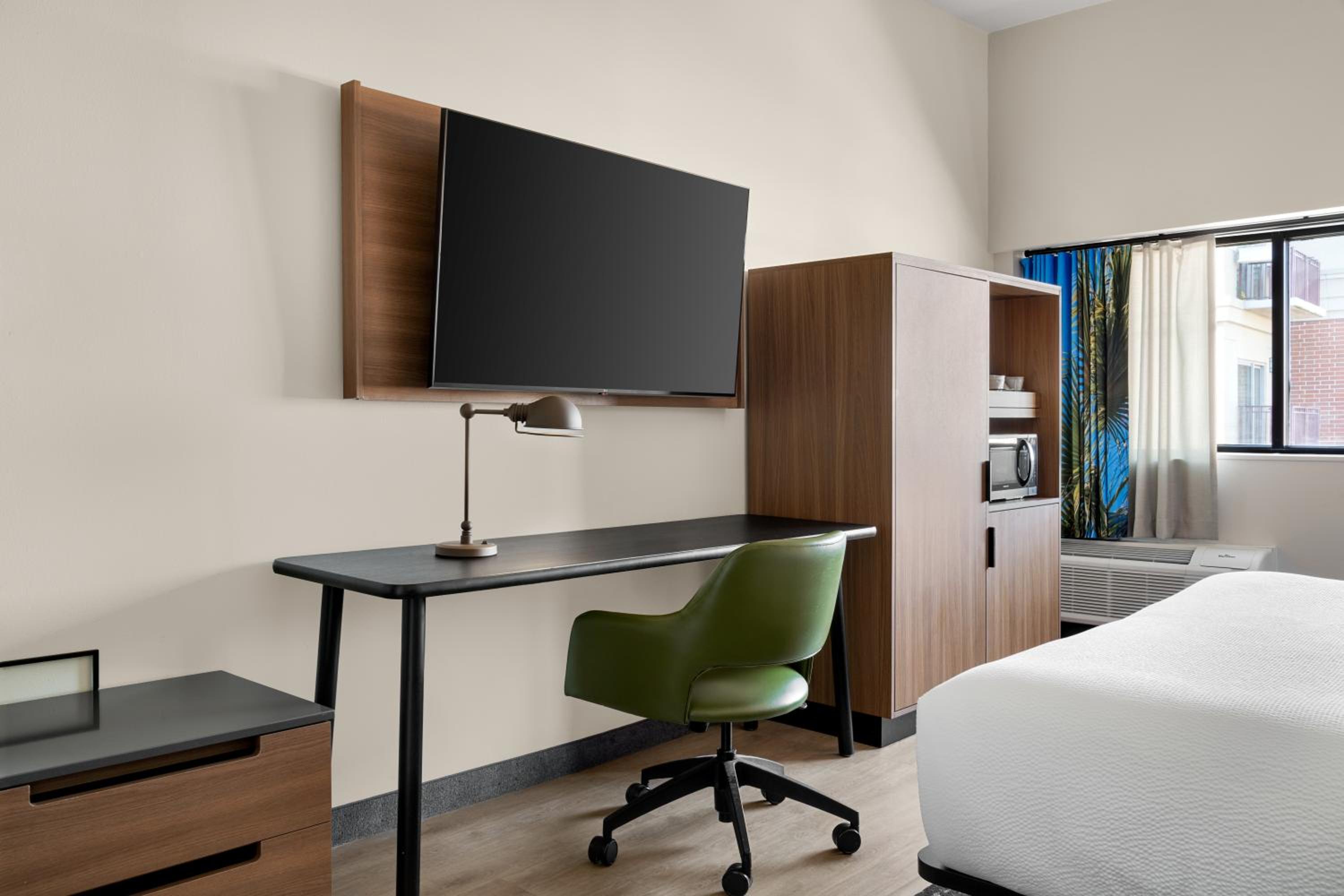 Queen Room with Two Queen Beds - Hearing Accessible