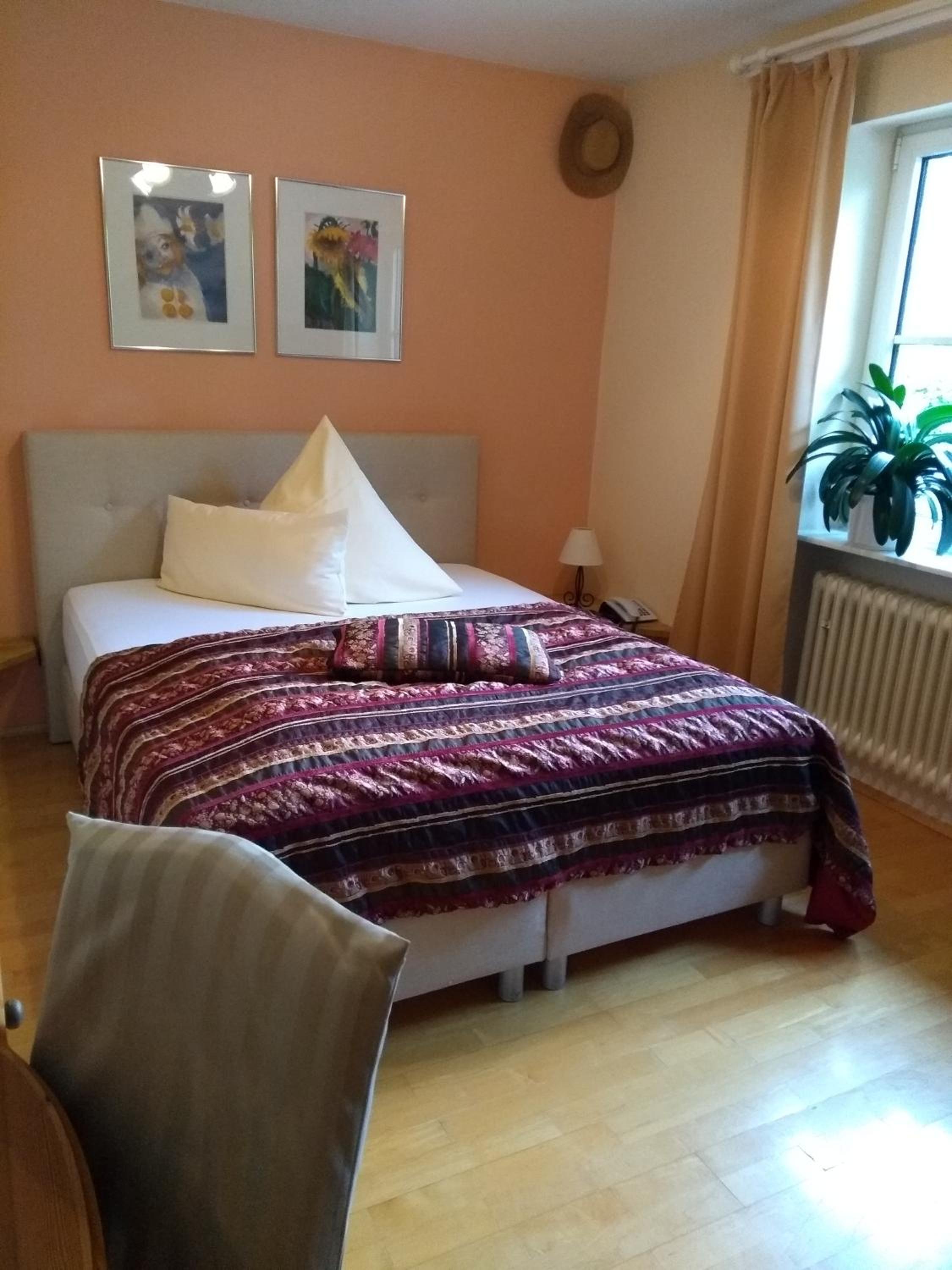 Standard Queen Room