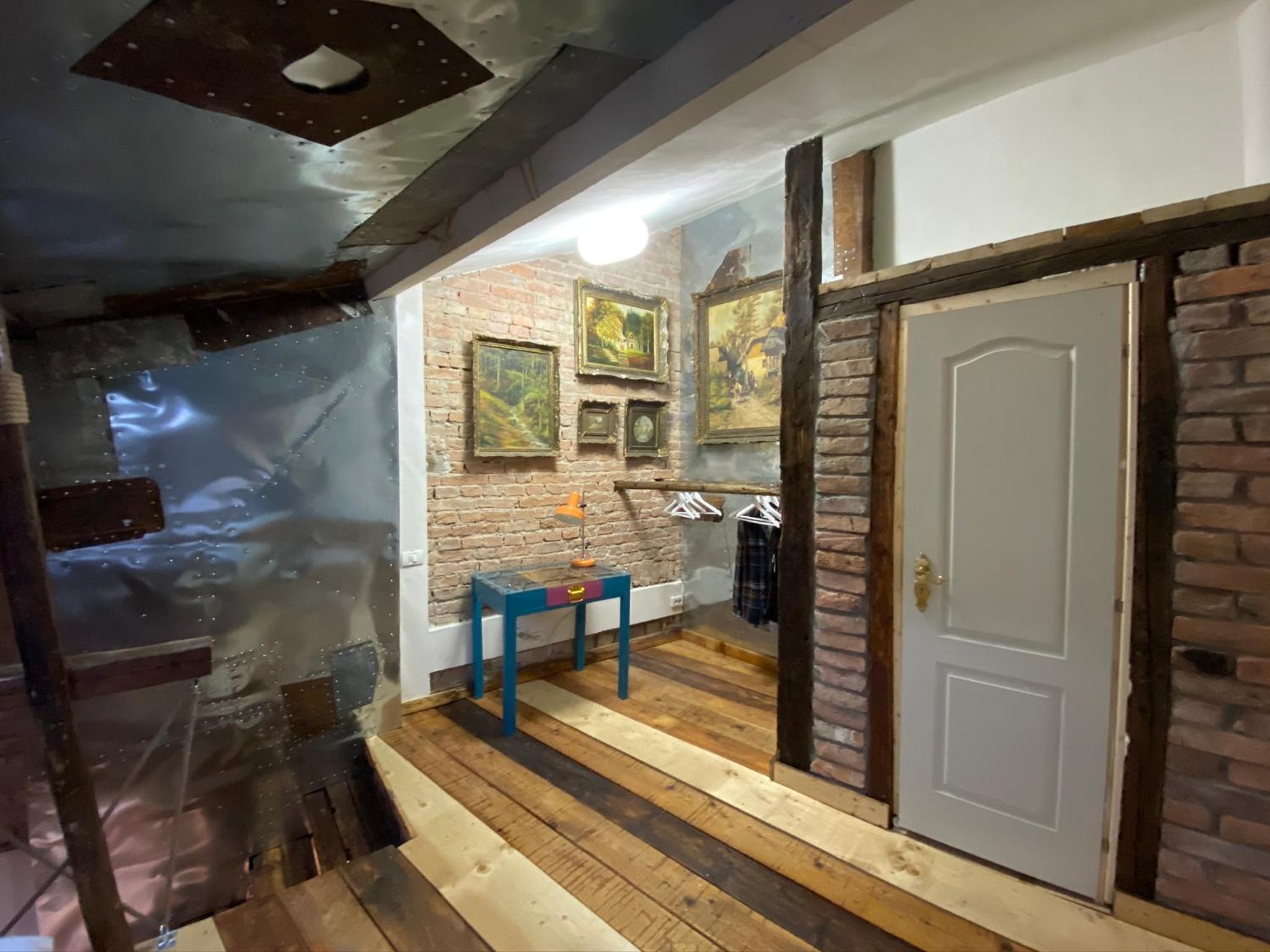 Apartment - Split Level - Photo 22