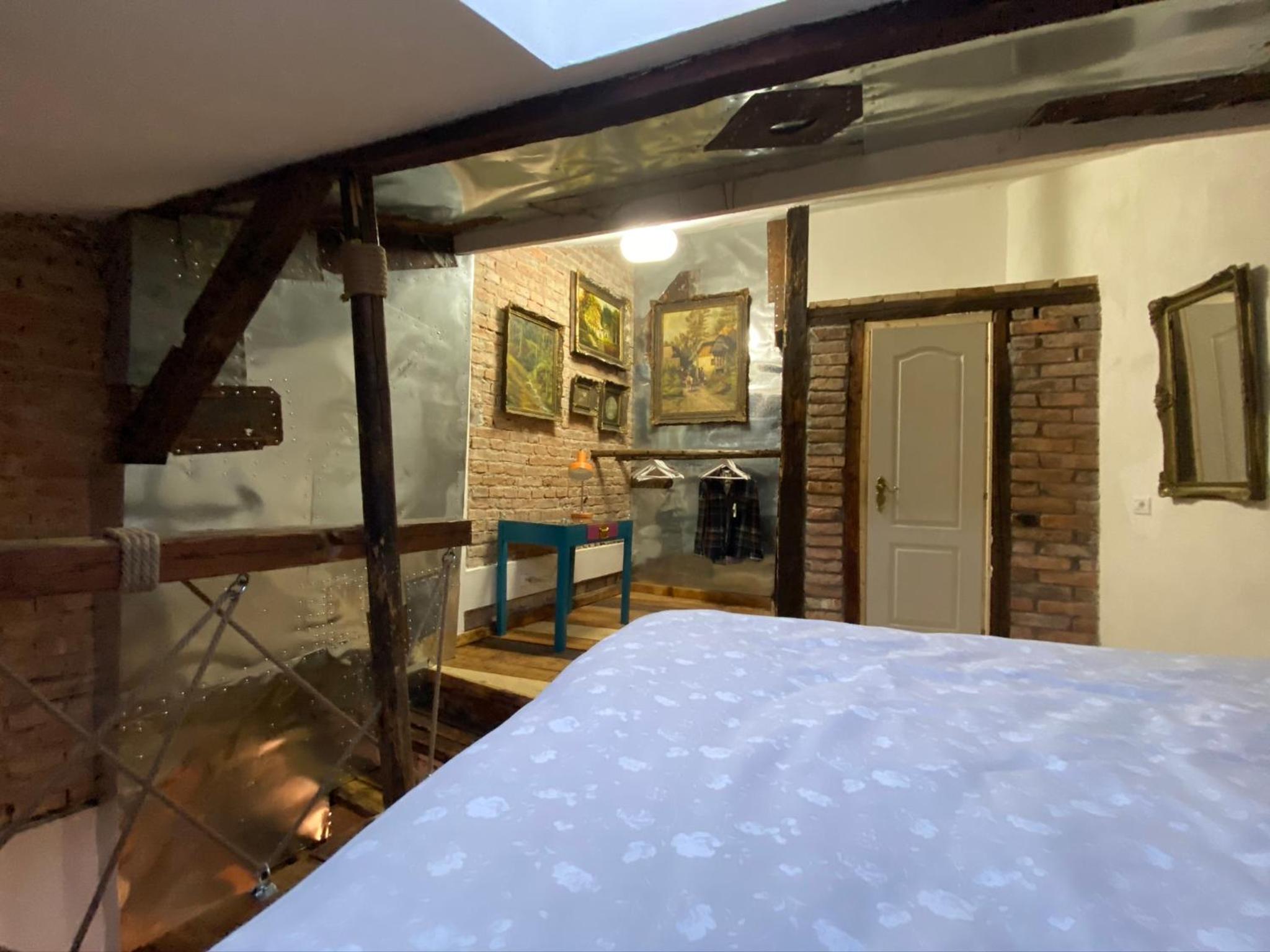Apartment - Split Level - Photo 20
