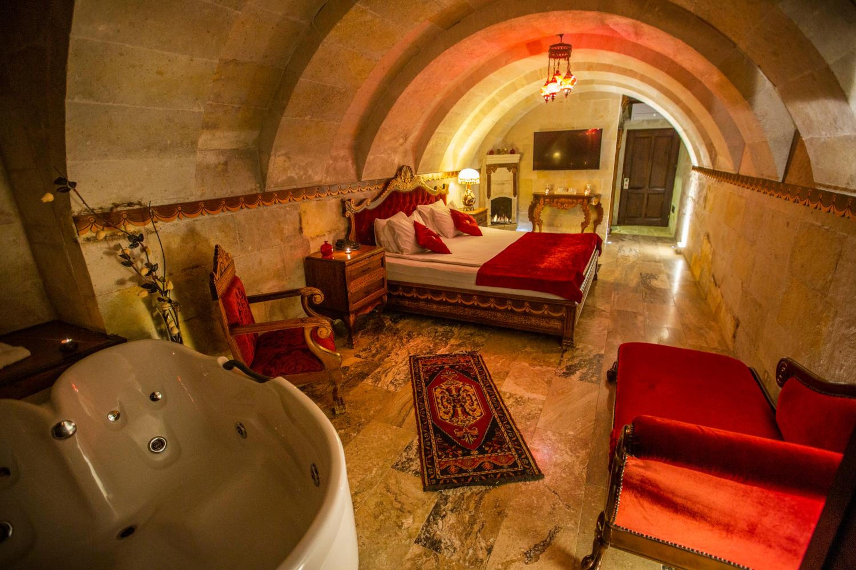 King Suite with Spa Bath photo 2