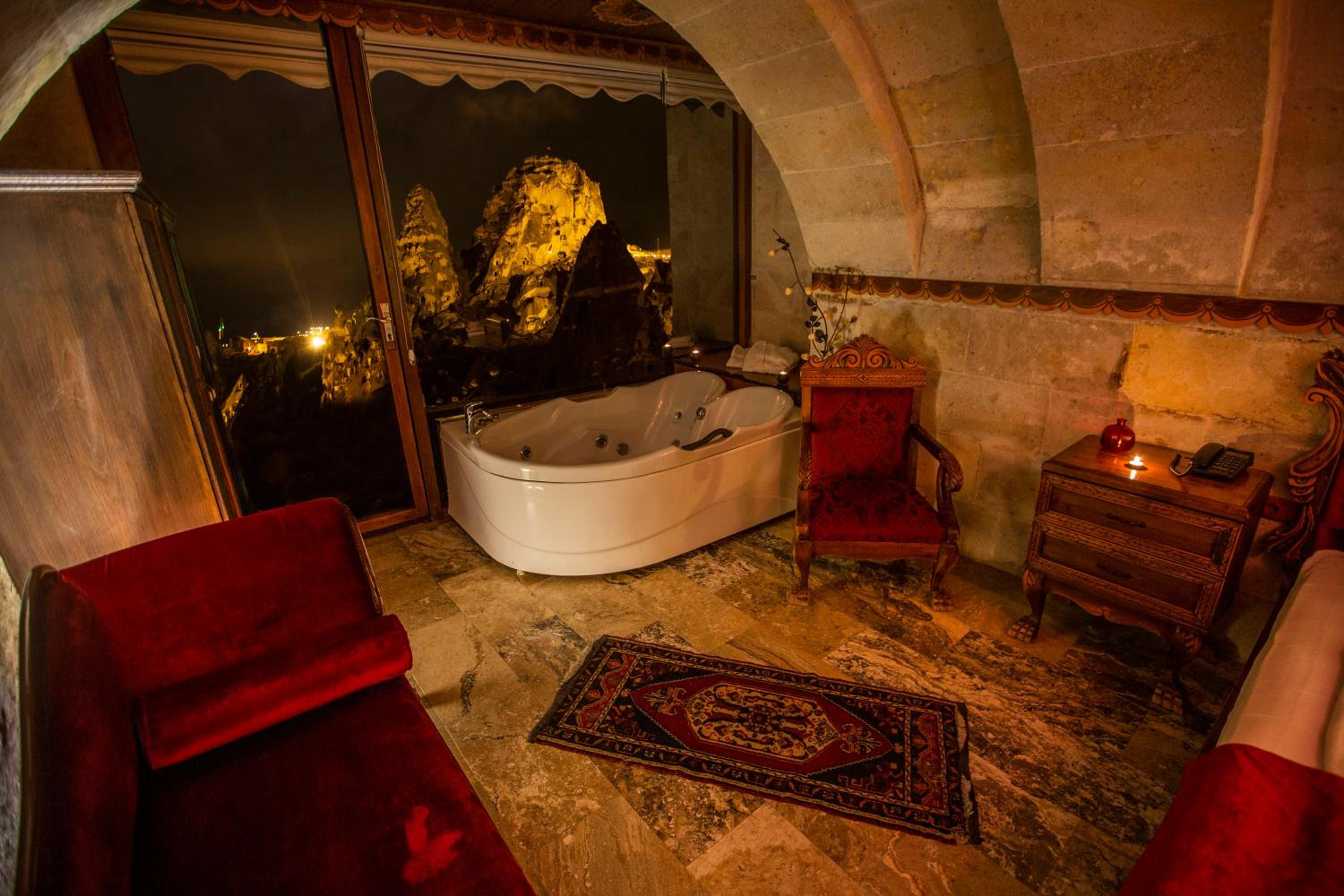 King Suite with Spa Bath photo 3