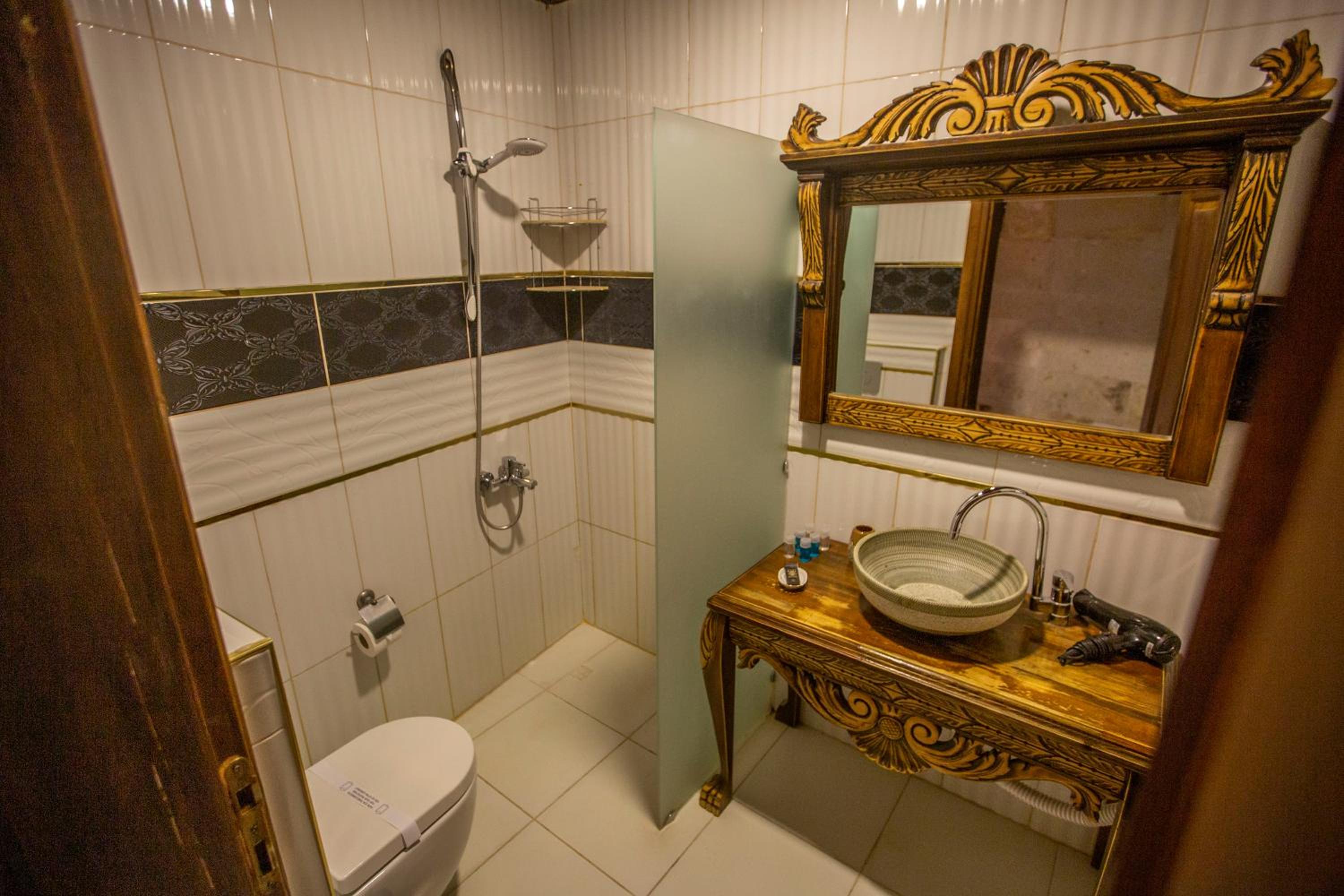 King Suite with Spa Bath photo 1