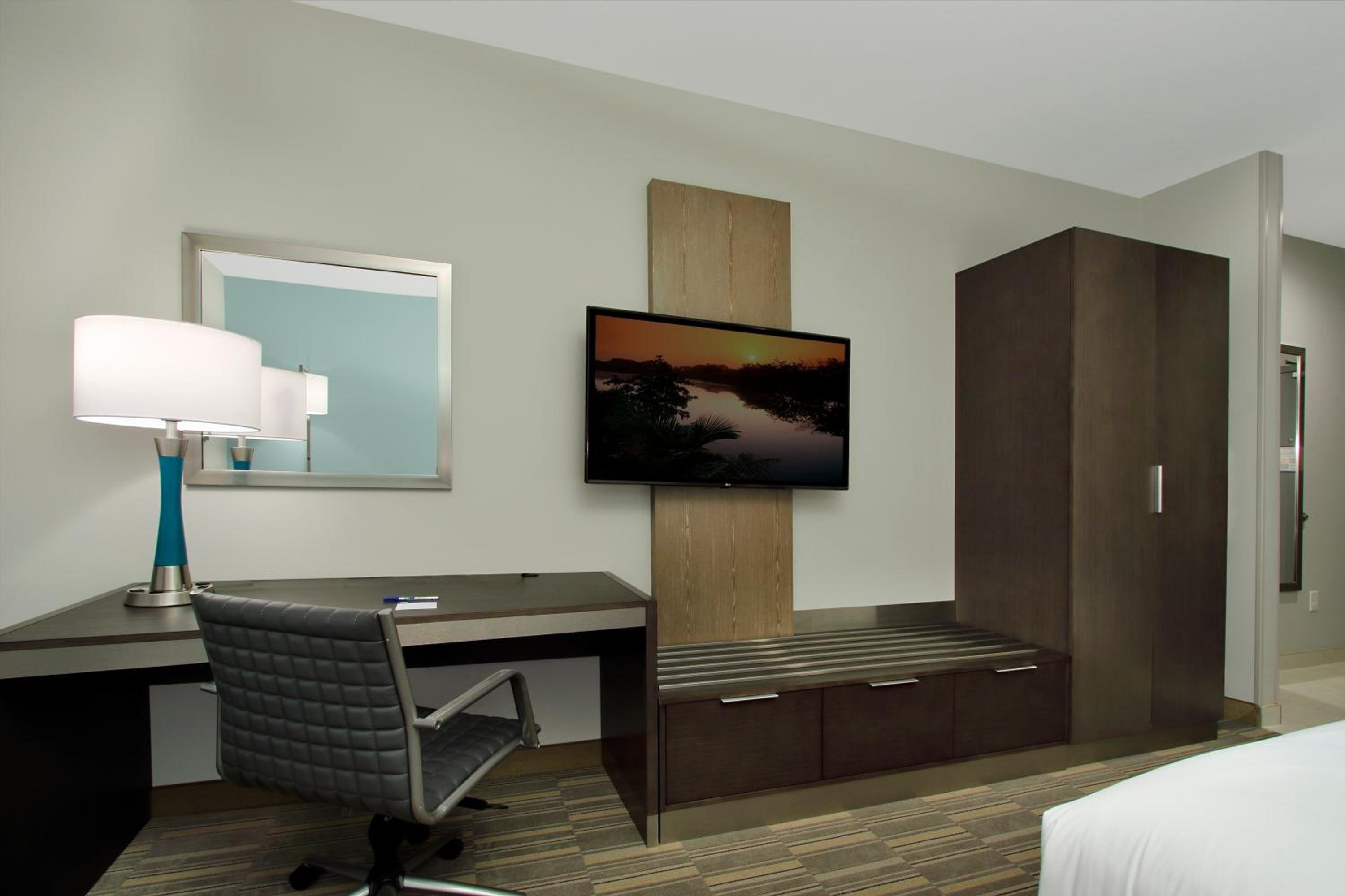 Standard King Room photo 1