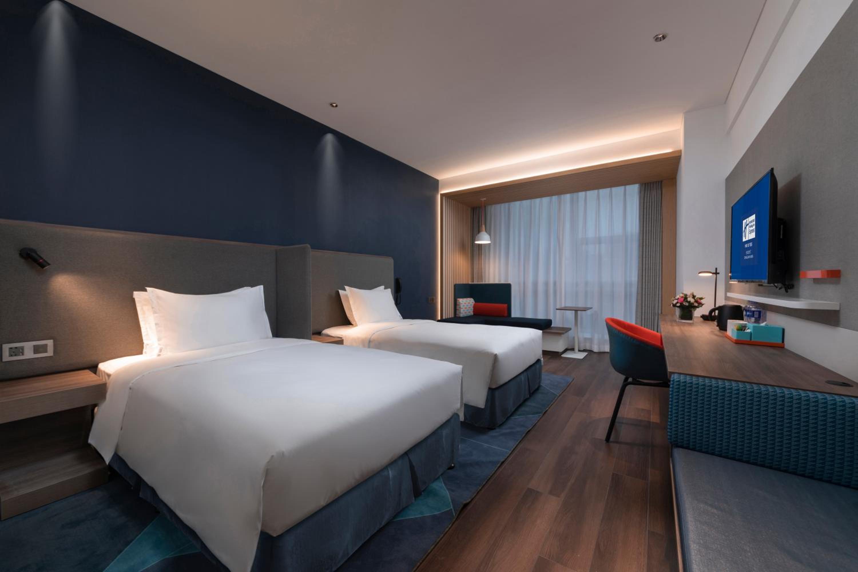 Standard Twin Room - Photo 2