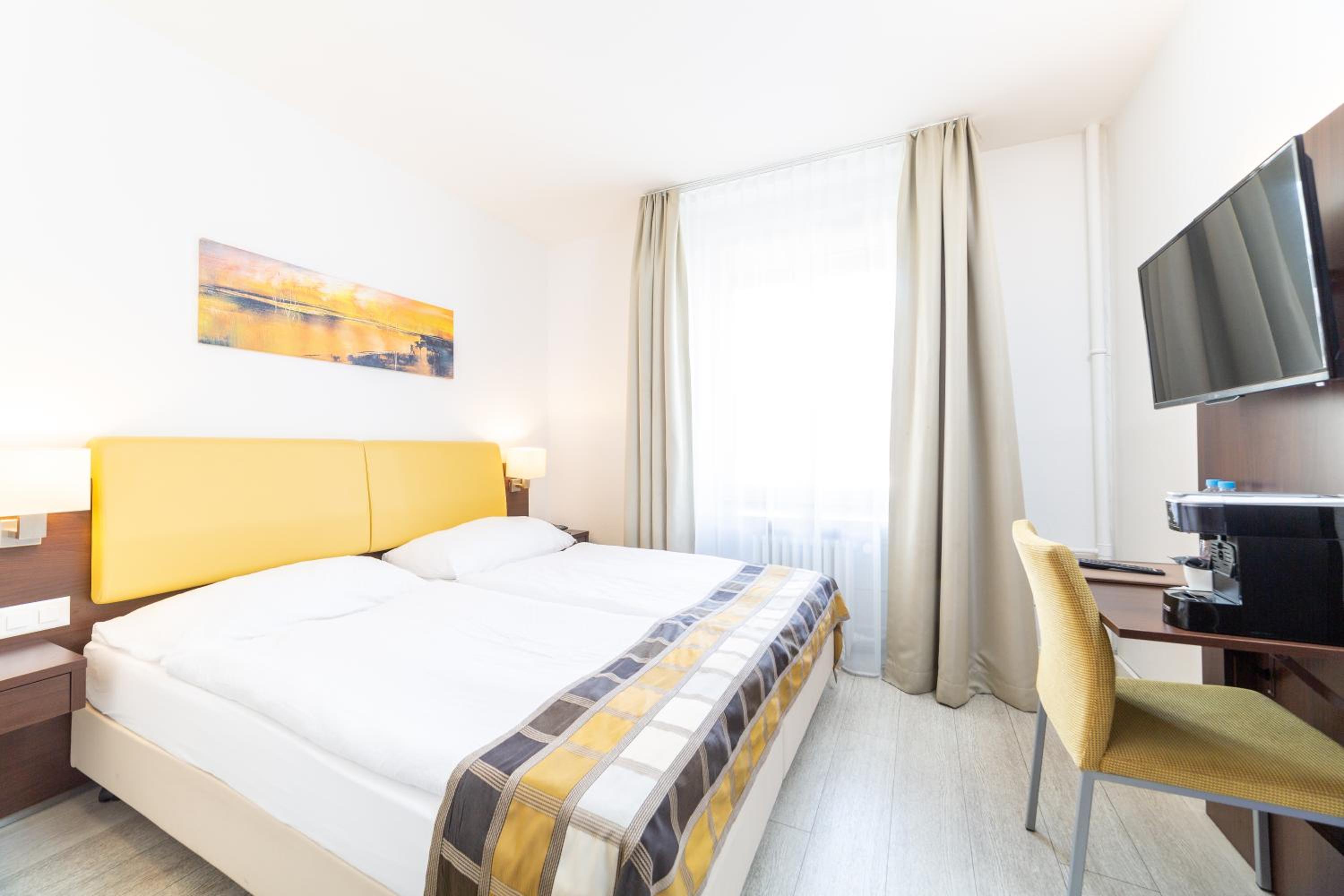 Modern Double Room - Photo 1