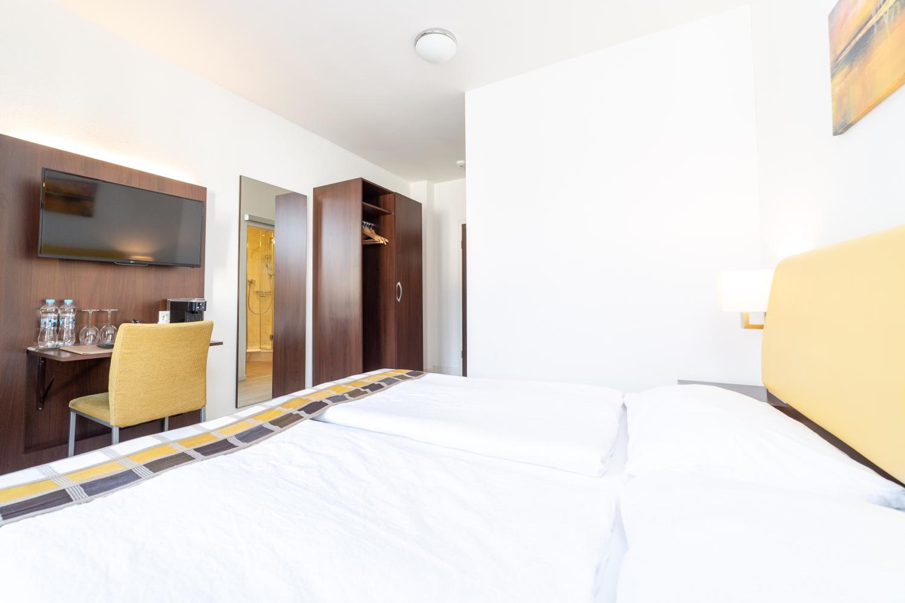 Modern Double Room - Photo 3