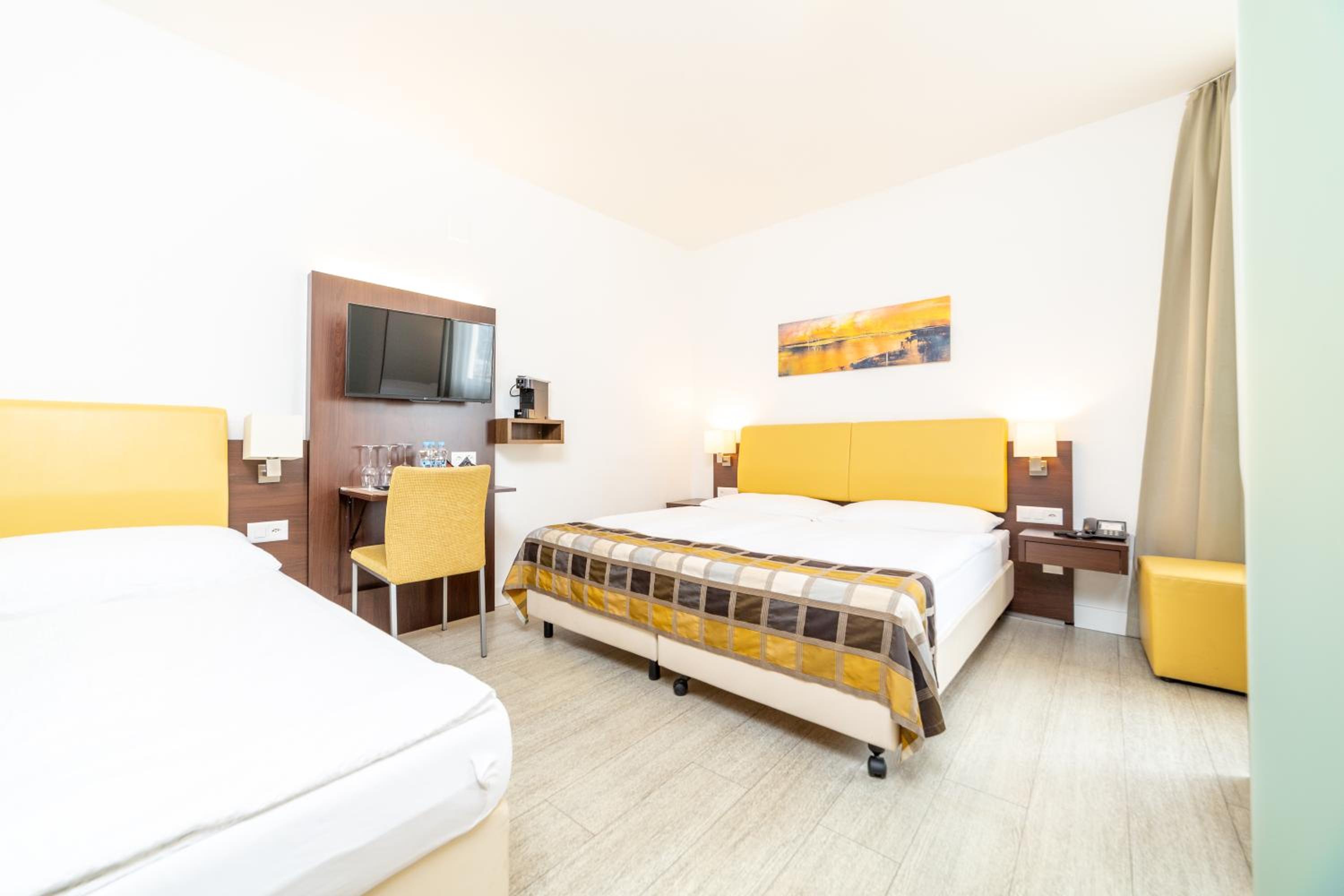 Modern Triple Room - Photo 3