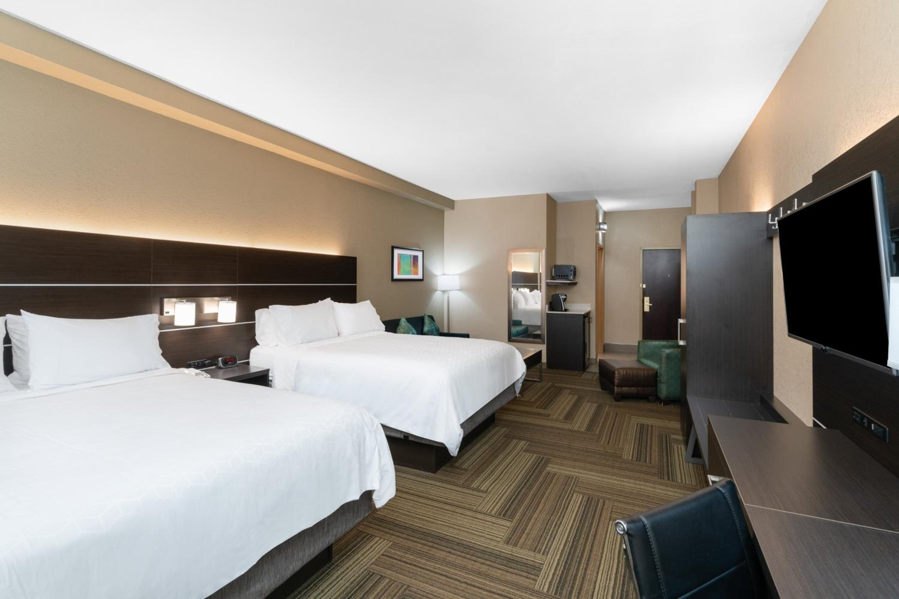 Queen Suite with Two Queen Beds and Sofa Bed - Photo 1