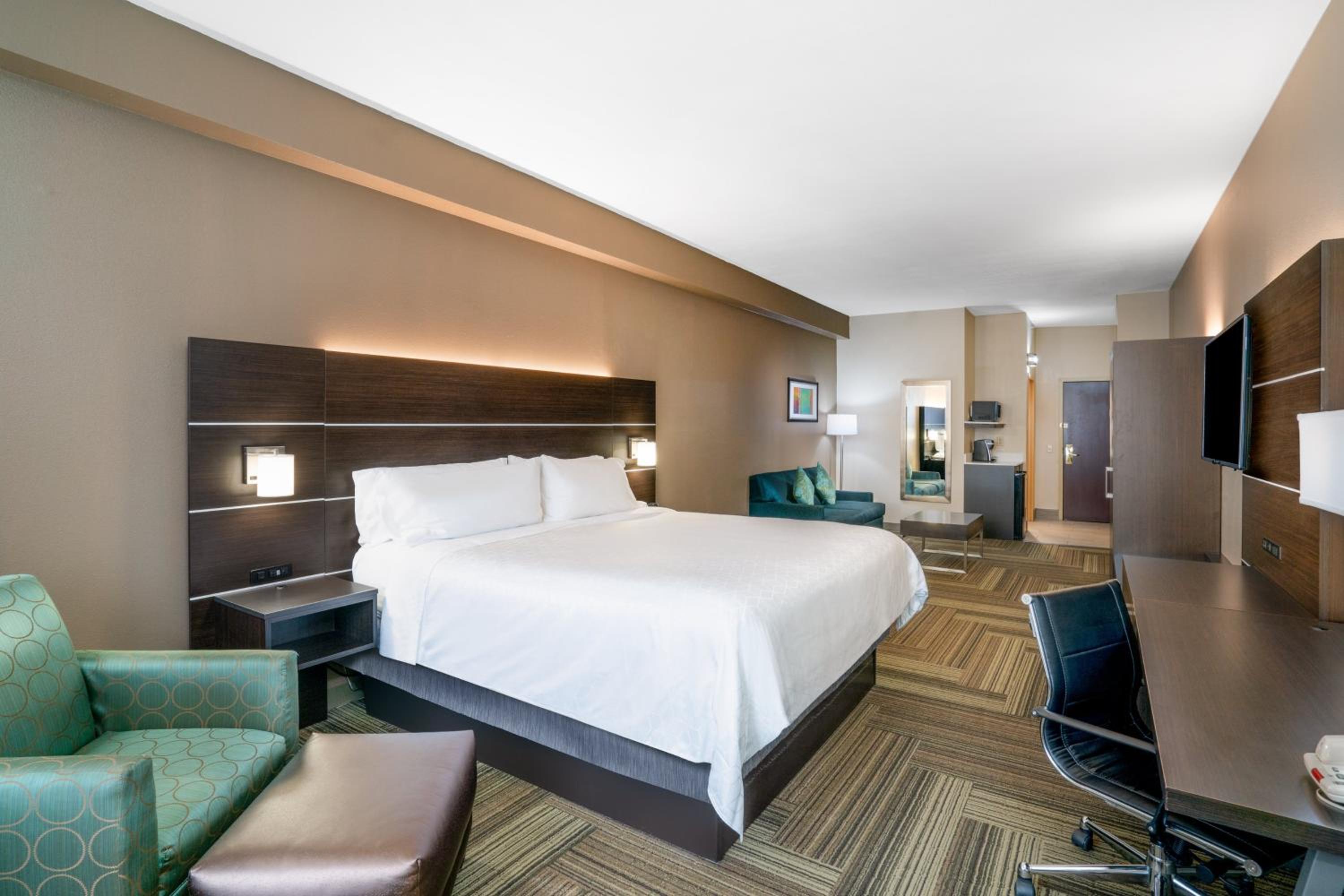 Standard King Room - Photo 4