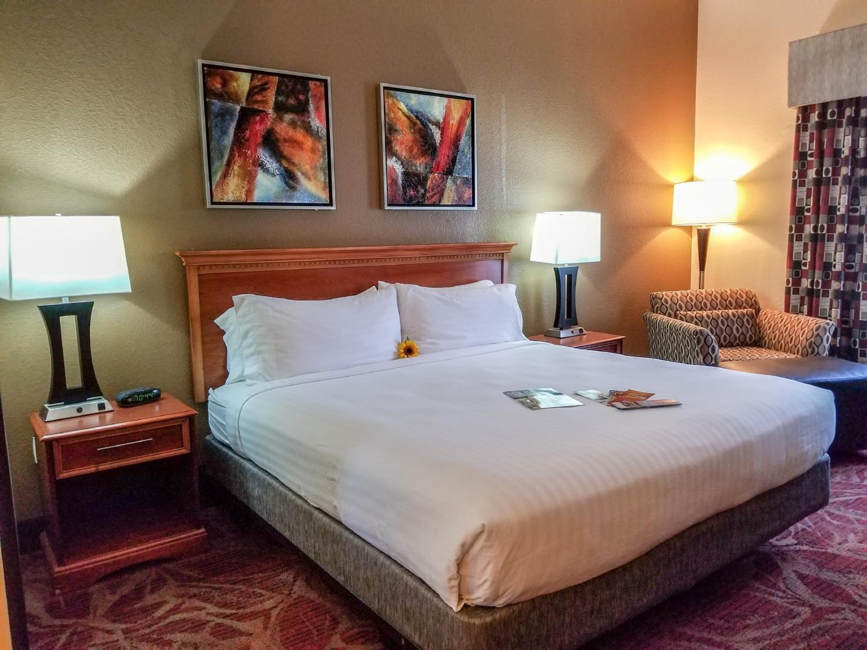 Standard King Room - Photo 3