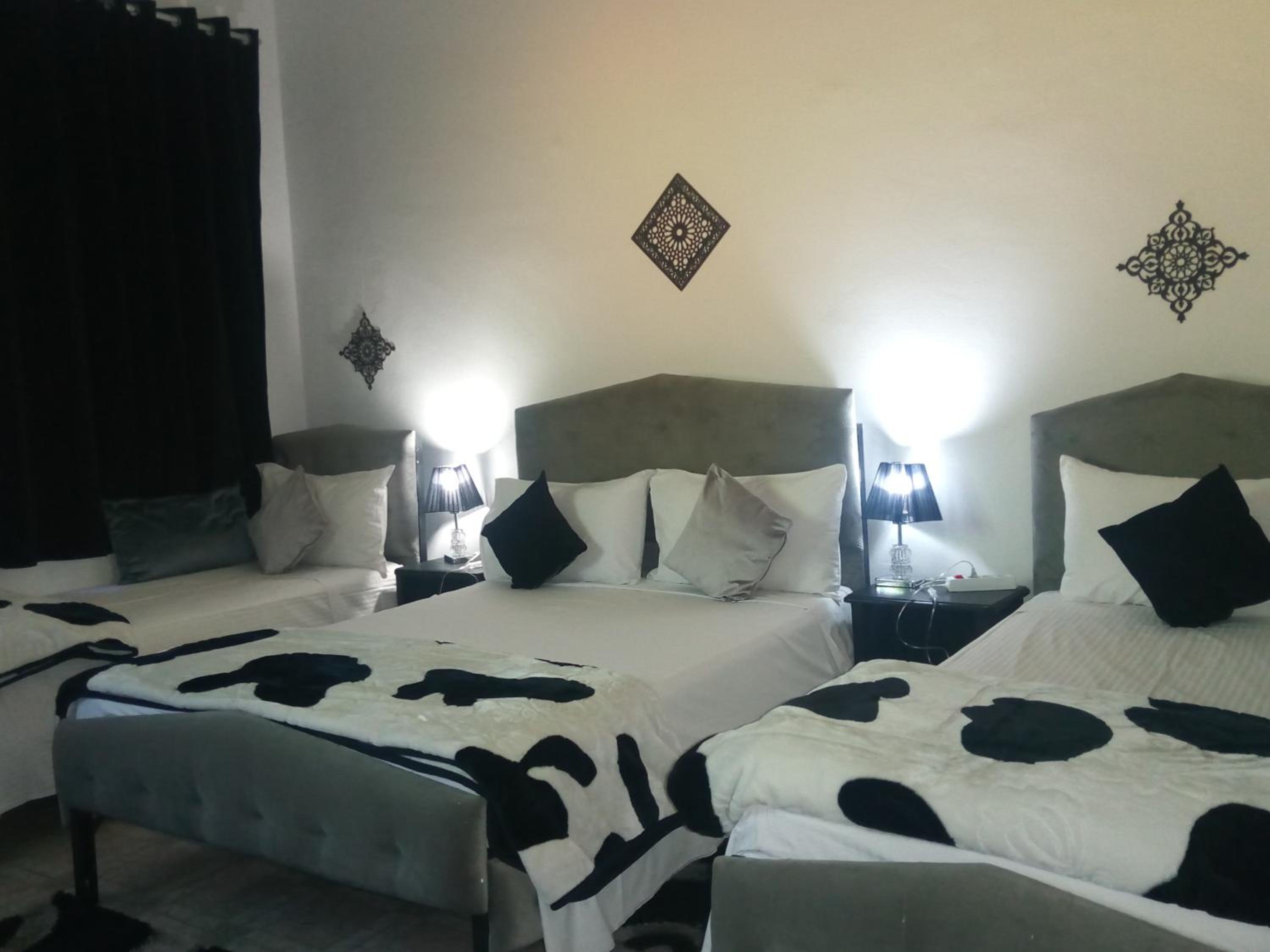 Quadruple Room with Private Bathroom - Photo 1