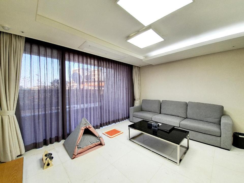 Deluxe Suite - Pet Friendly - Photo 13