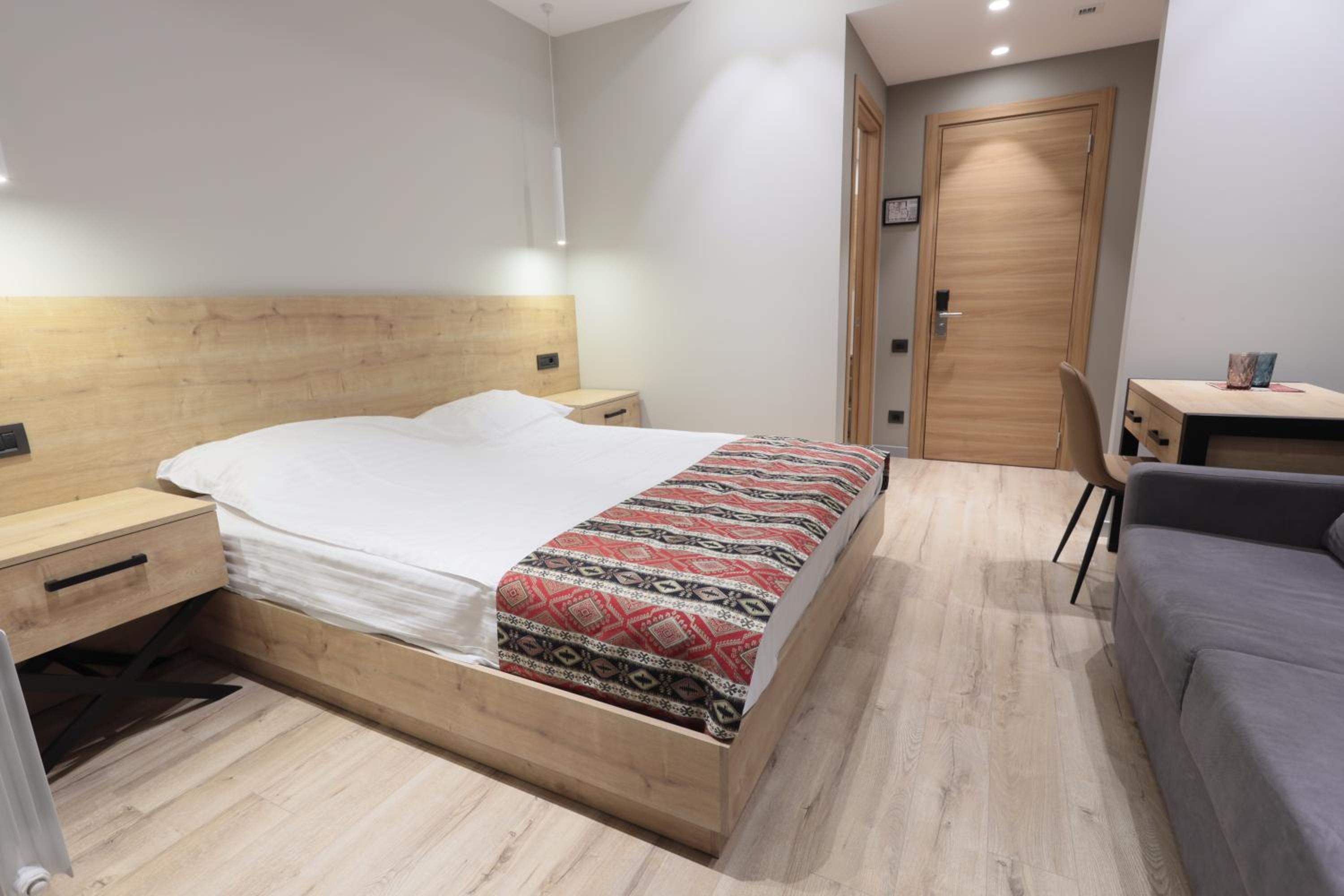 Deluxe Room (2 Adults + 1 Child)