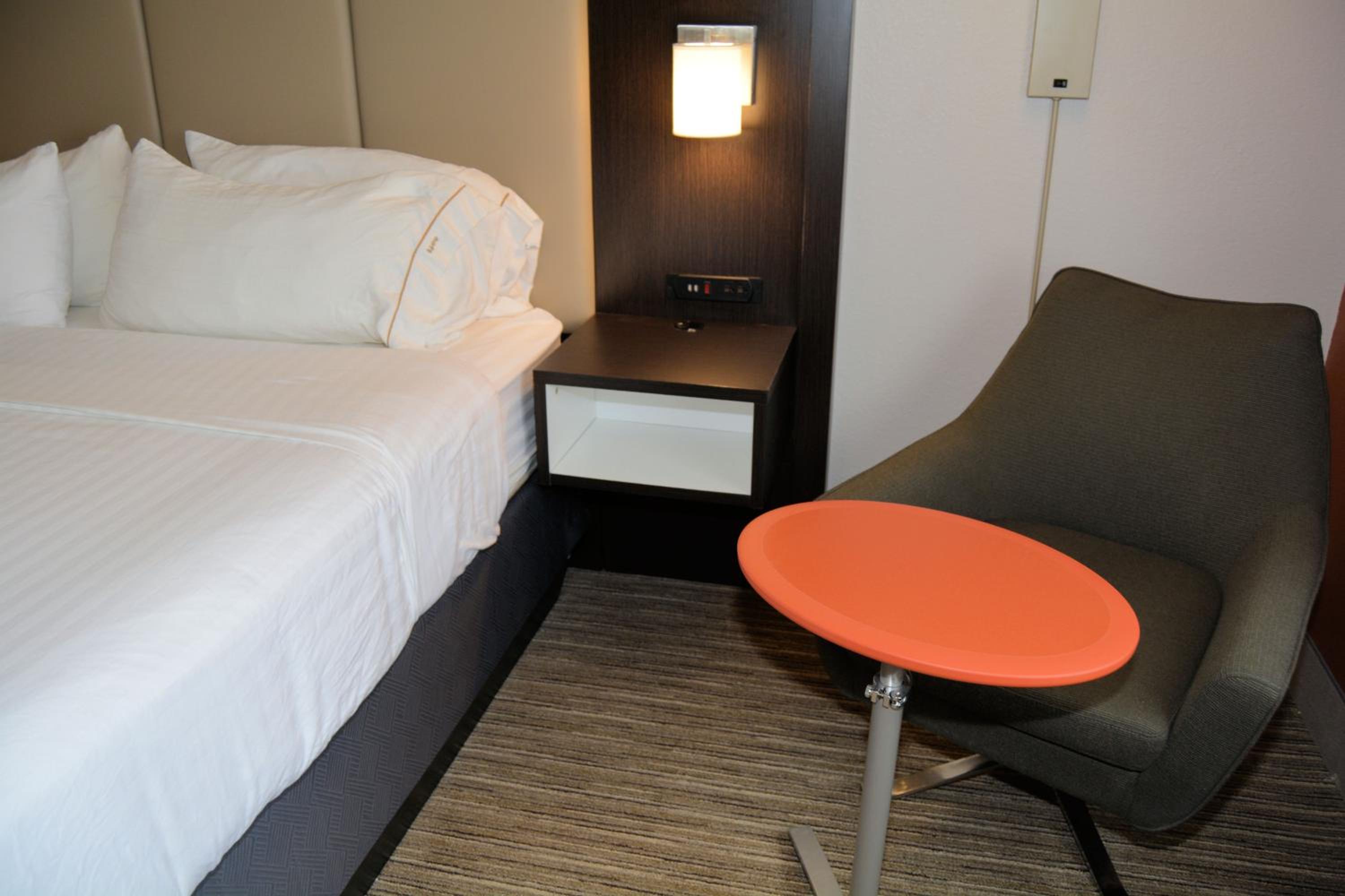 Standard Room With Two Queen Beds - Photo 1