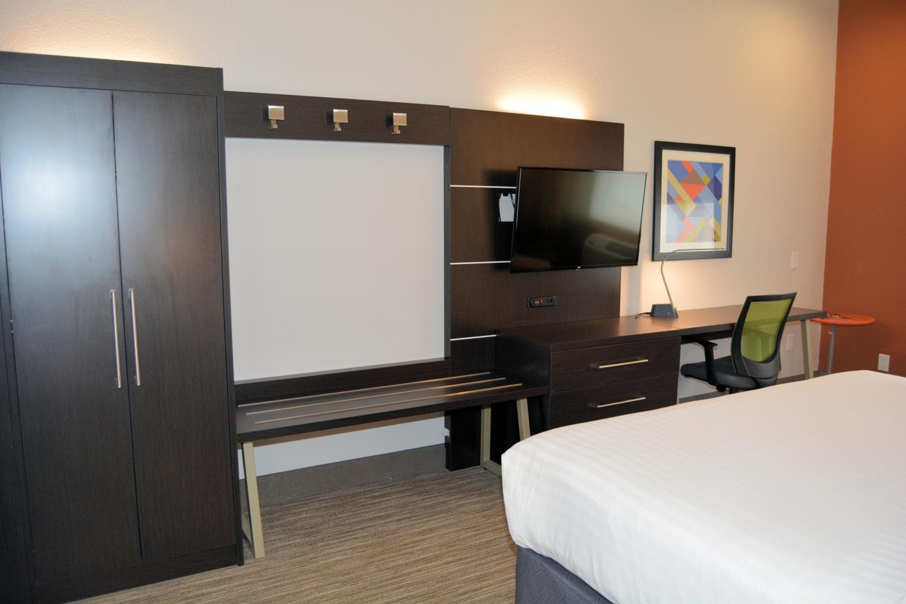 Standard King Room - Photo 2