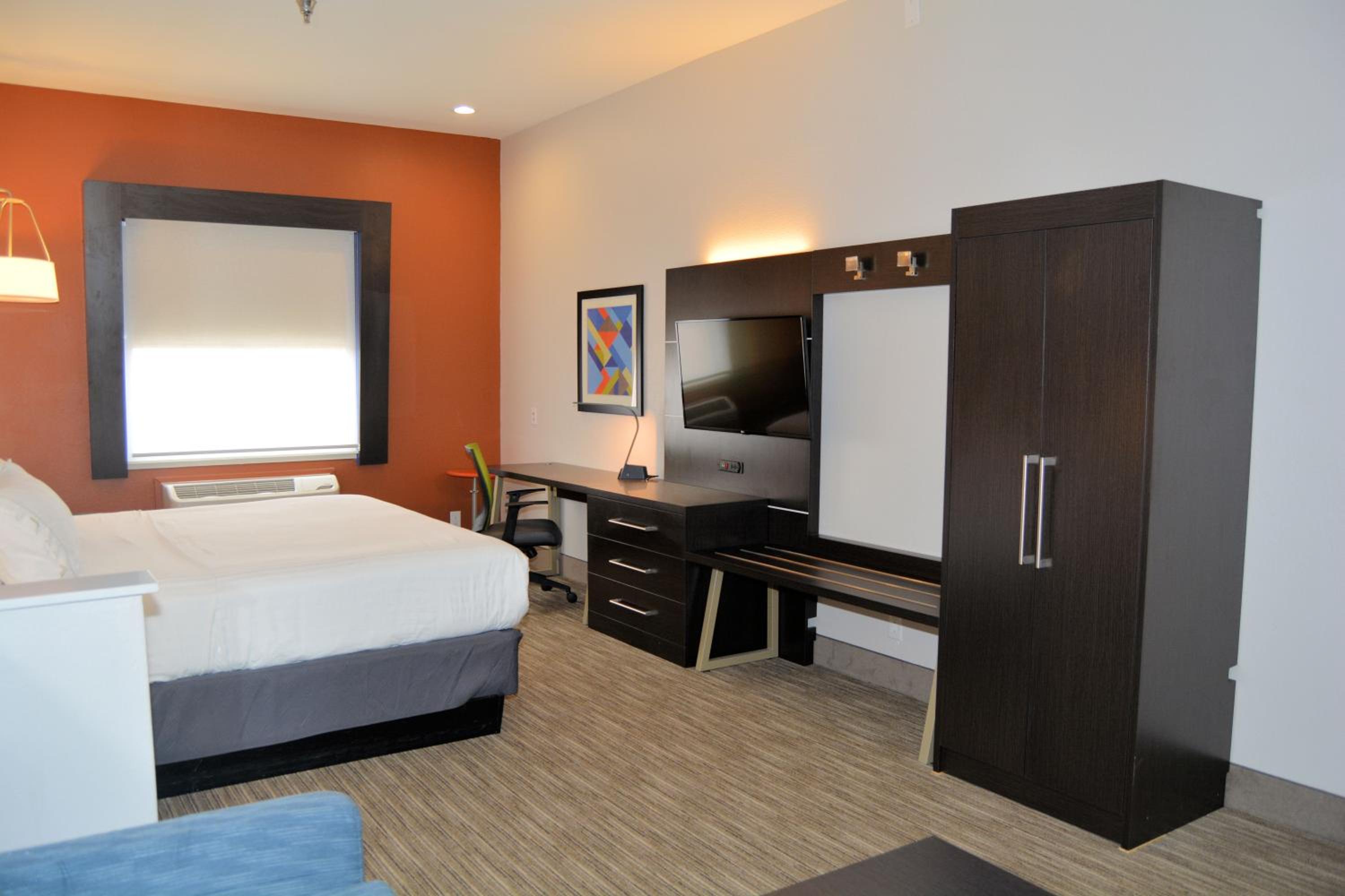 King Suite - Photo 2