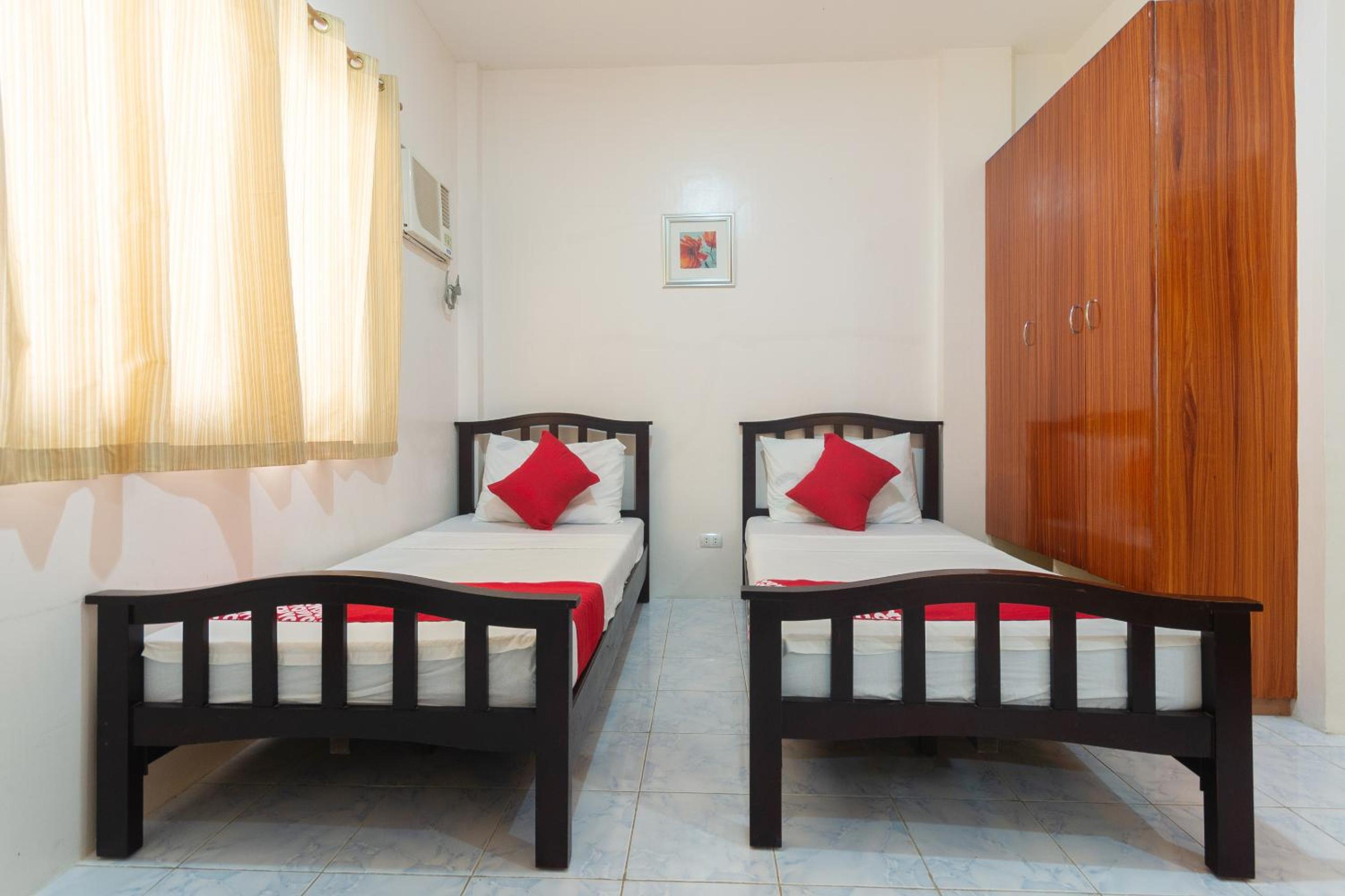 Standard Twin Room - Photo 13