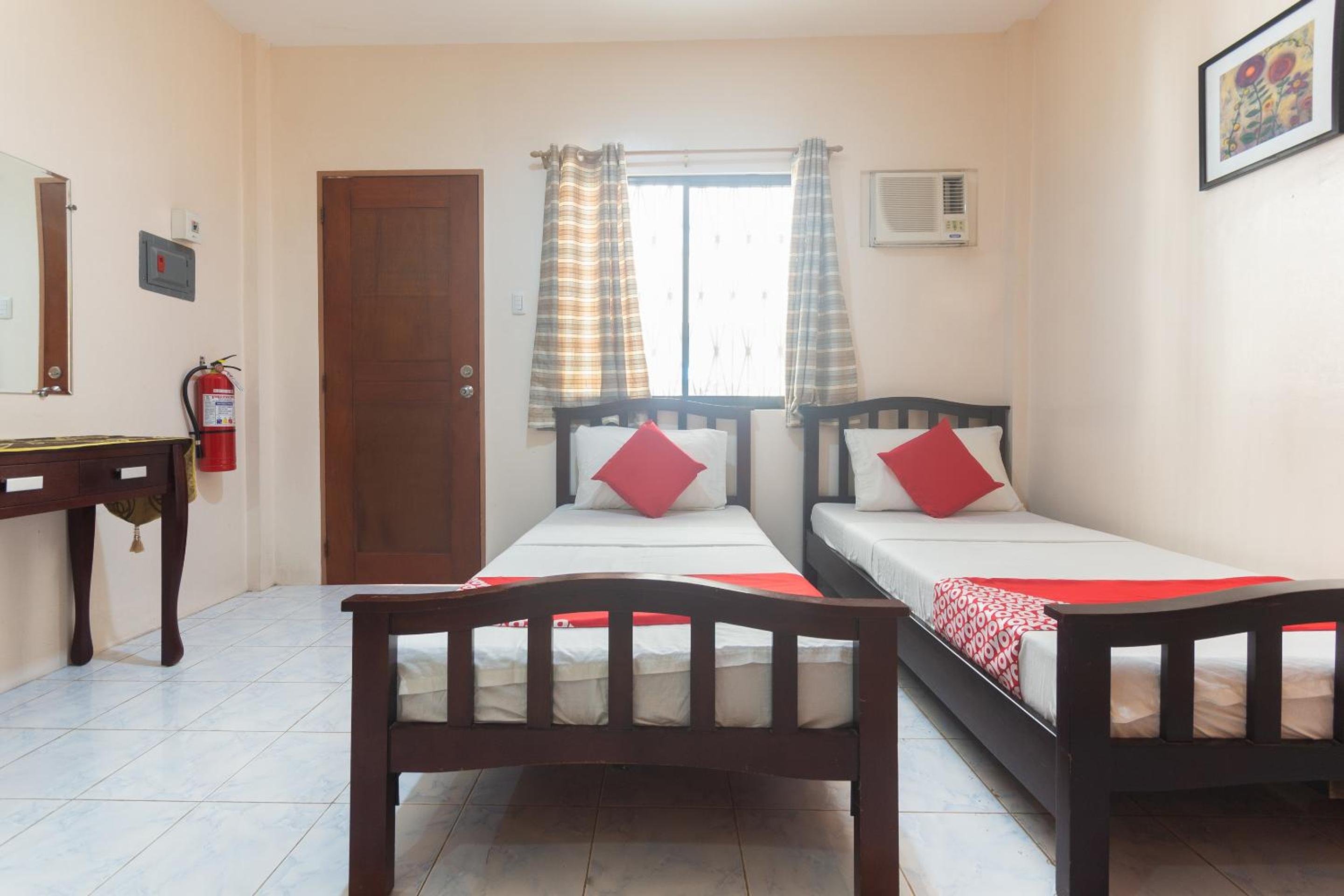 Standard Twin Room - Photo 8