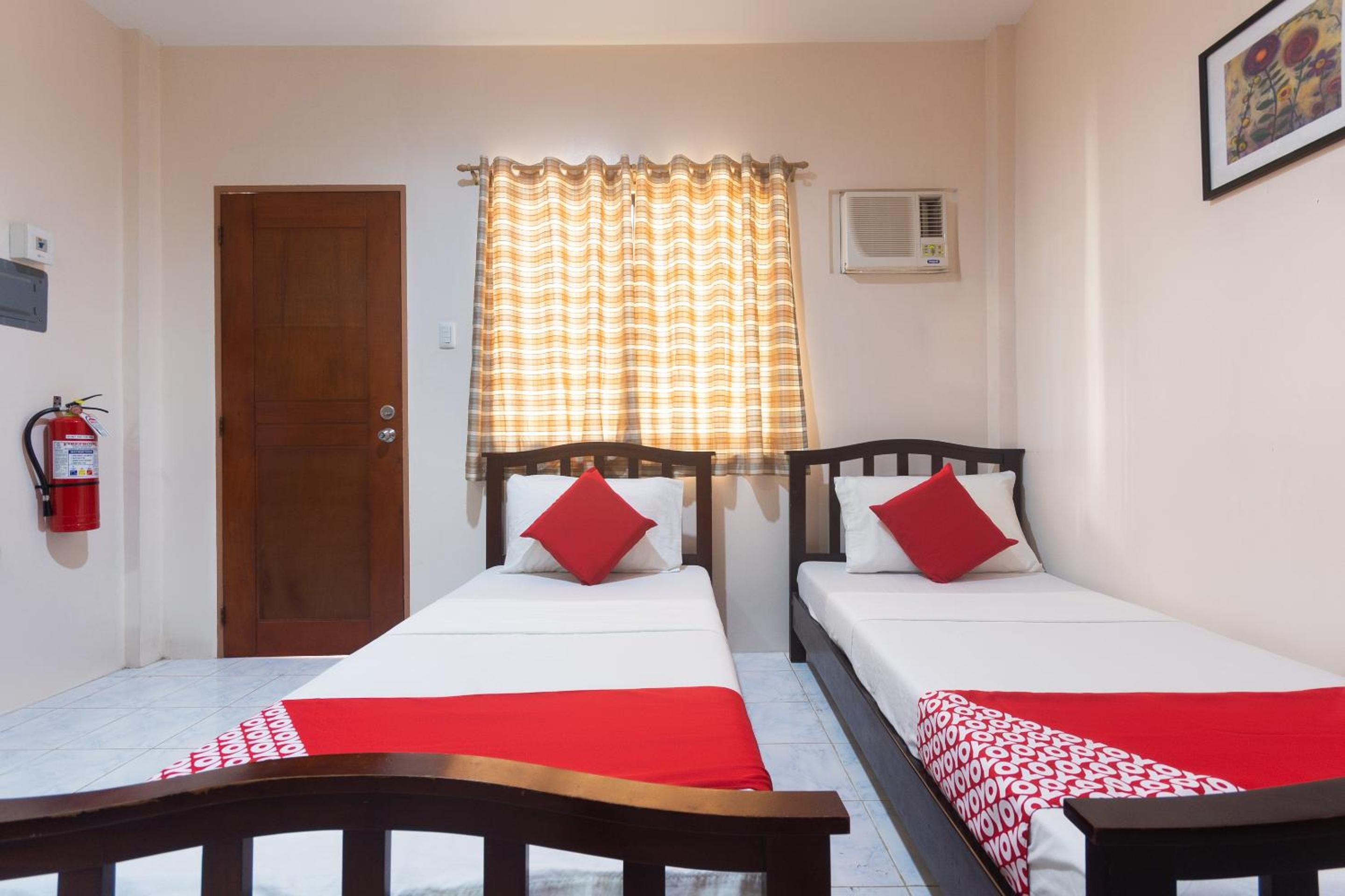 Standard Twin Room - Photo 11