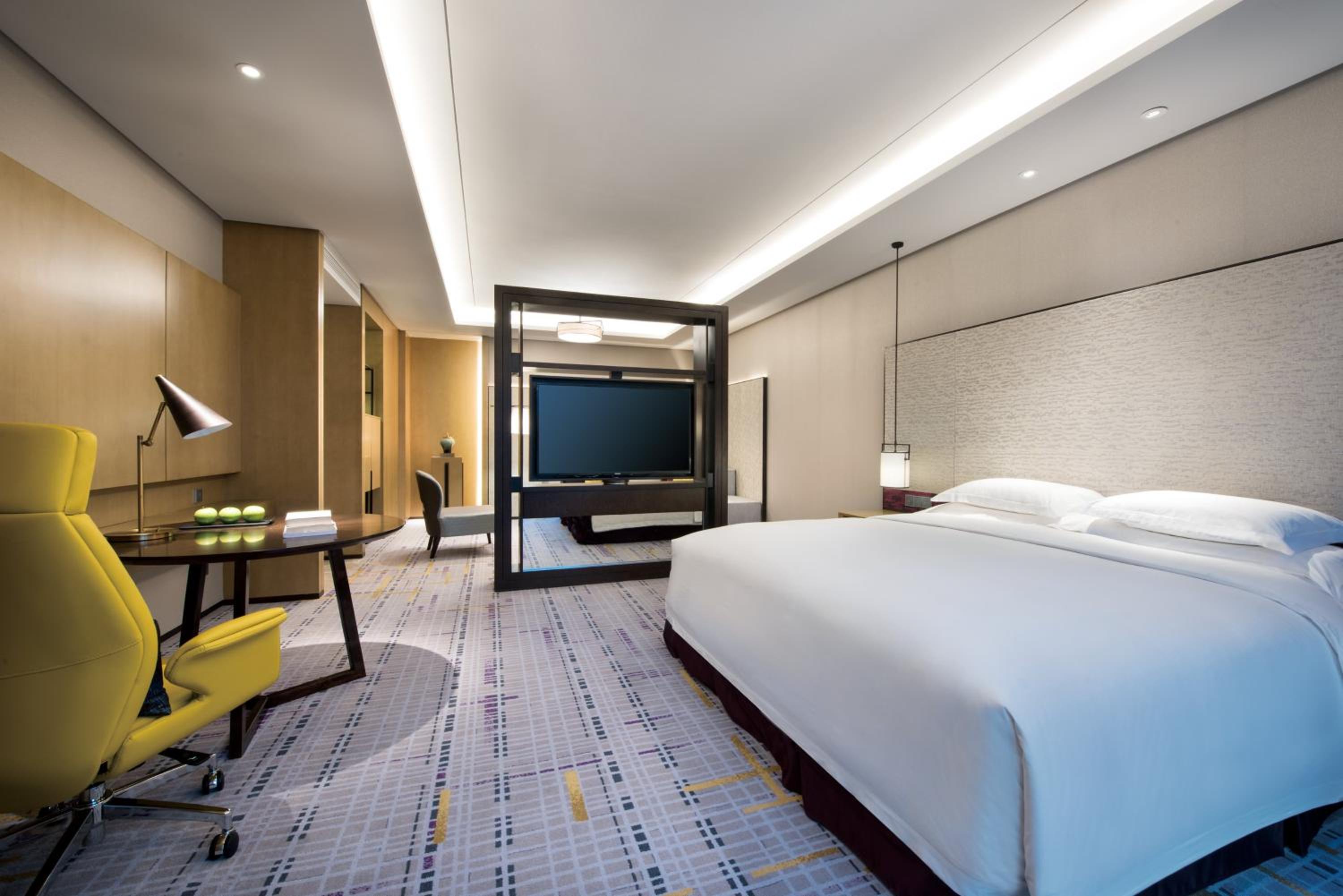 Junior King Suite with River View